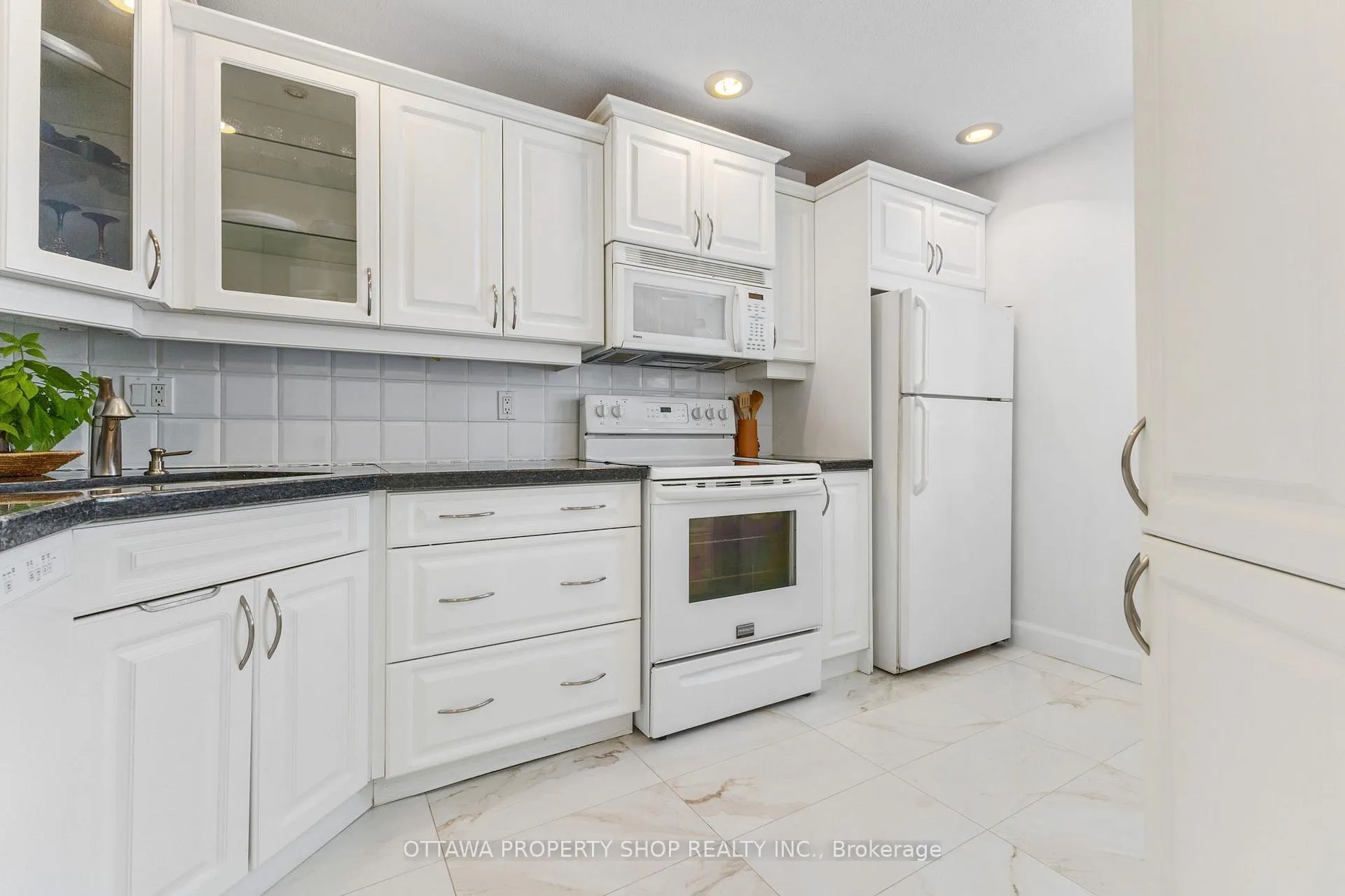 Photo 5 of Unit D, 20 Benlea Drive, Ottawa, Tanglewood — HOMEH