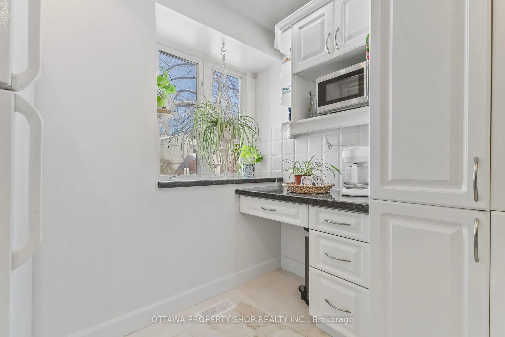 Photo 6 of Unit D, 20 Benlea Drive, Ottawa, Tanglewood — HOMEH
