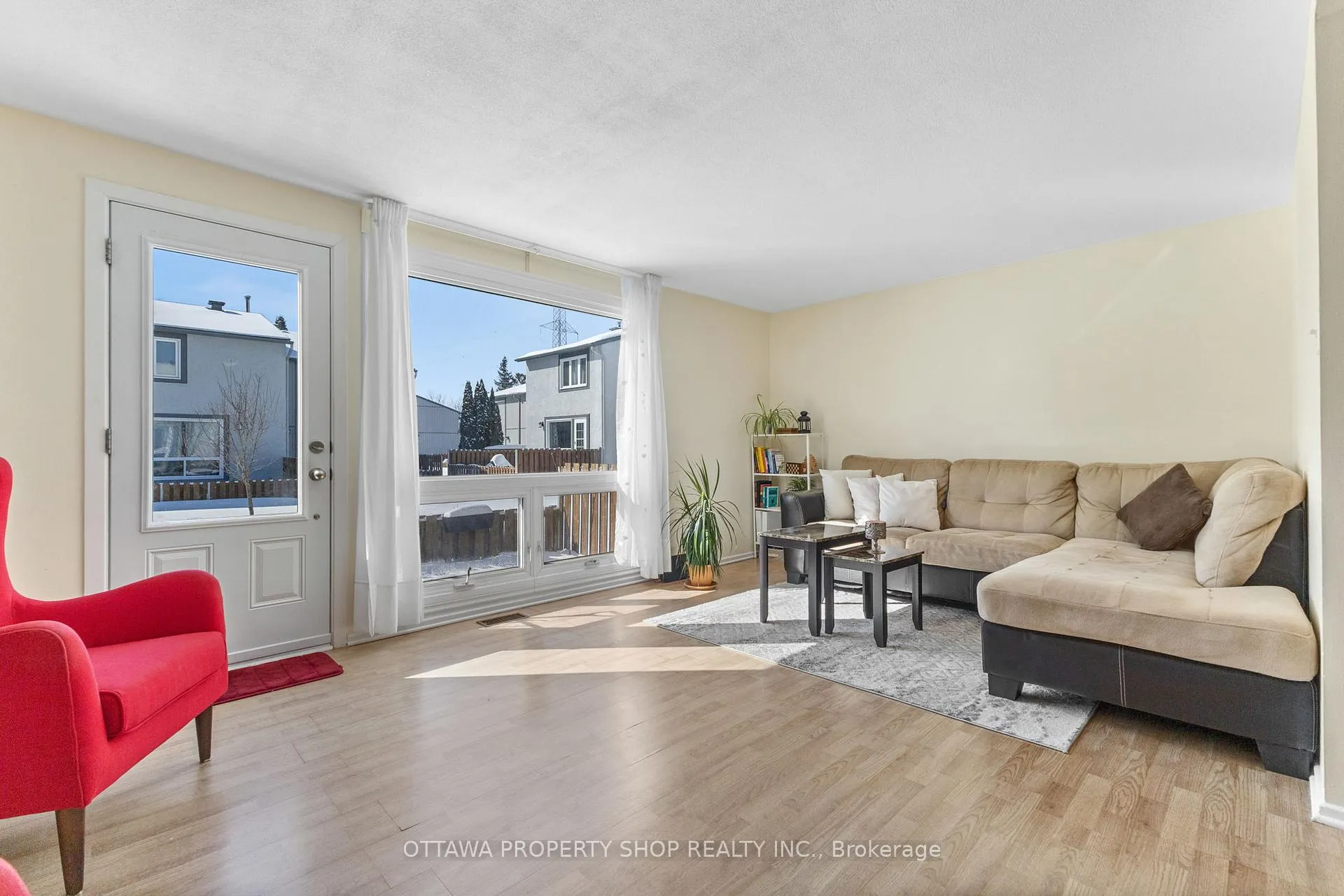 Photo 10 of Unit D, 20 Benlea Drive, Ottawa, Tanglewood — HOMEH