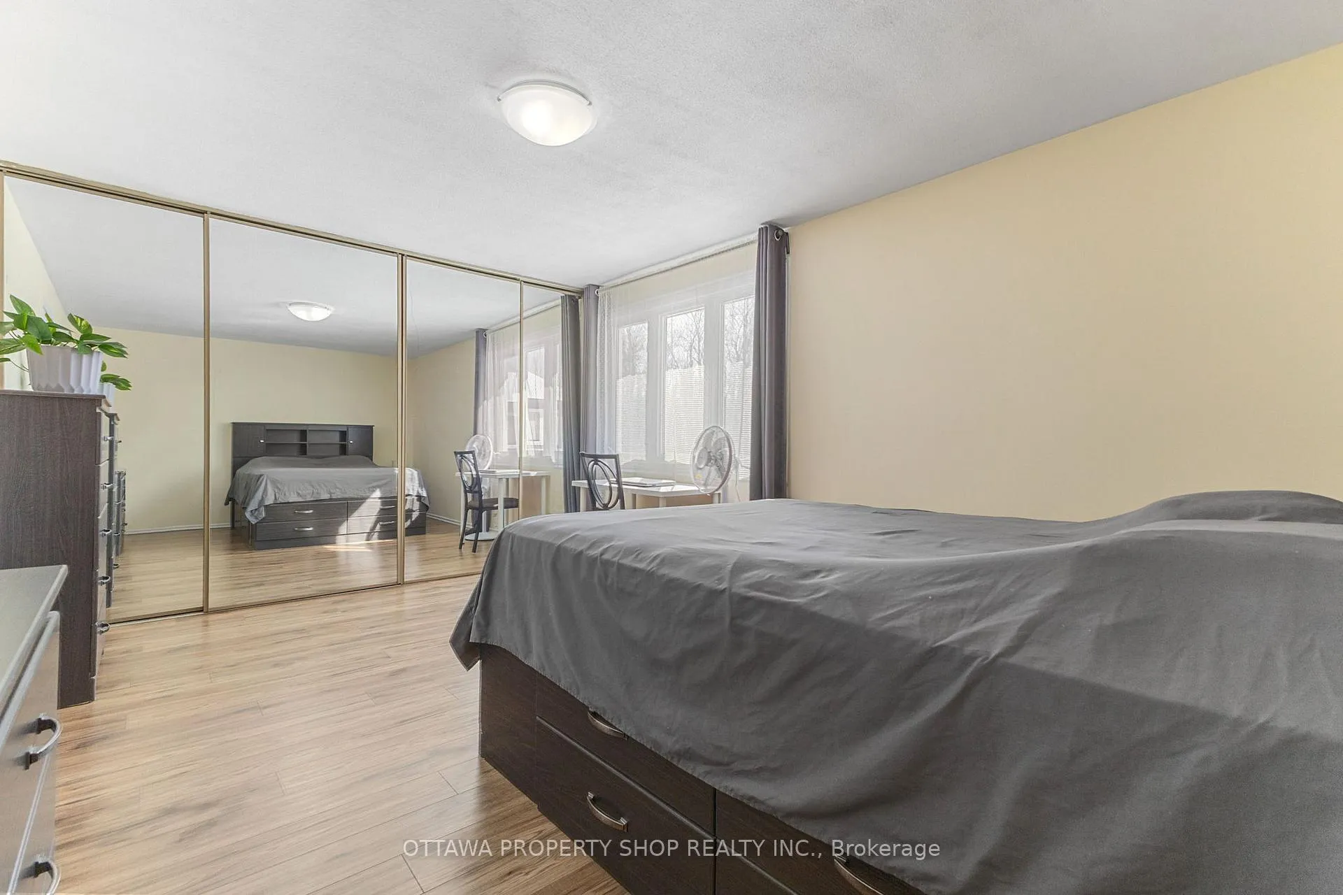 Photo 12 of Unit D, 20 Benlea Drive, Ottawa, Tanglewood — HOMEH