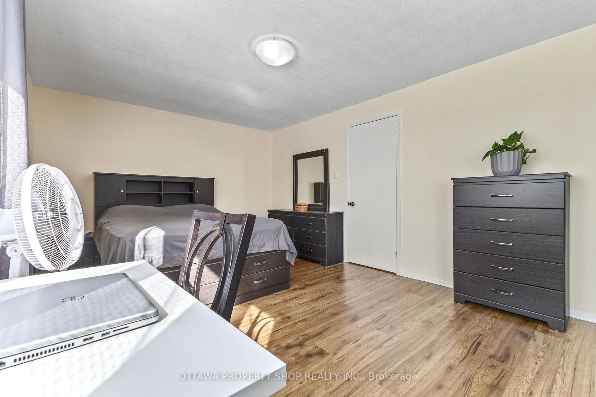 Photo 13 of Unit D, 20 Benlea Drive, Ottawa, Tanglewood — HOMEH