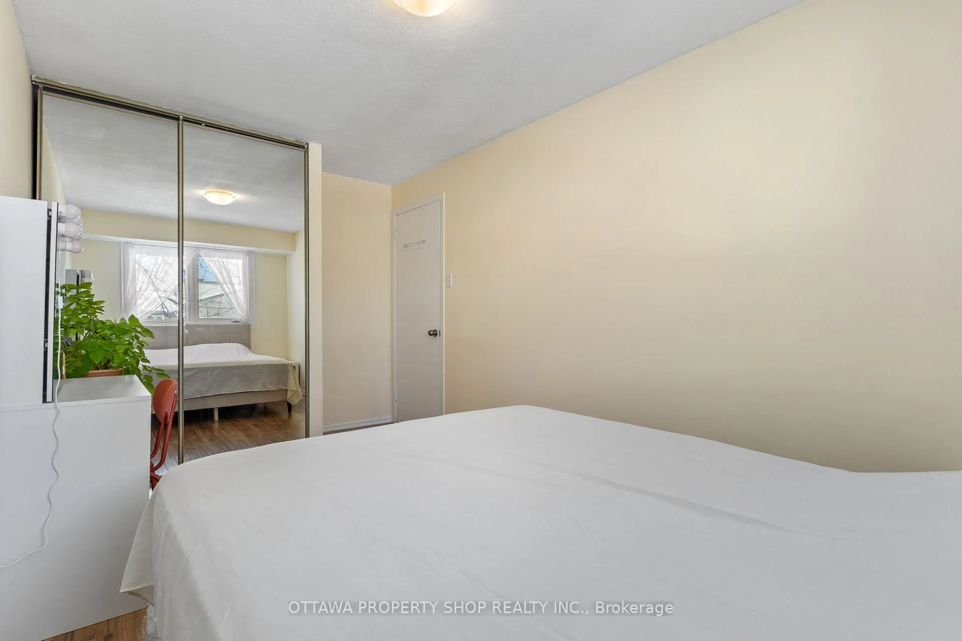 Photo 16 of Unit D, 20 Benlea Drive, Ottawa, Tanglewood — HOMEH