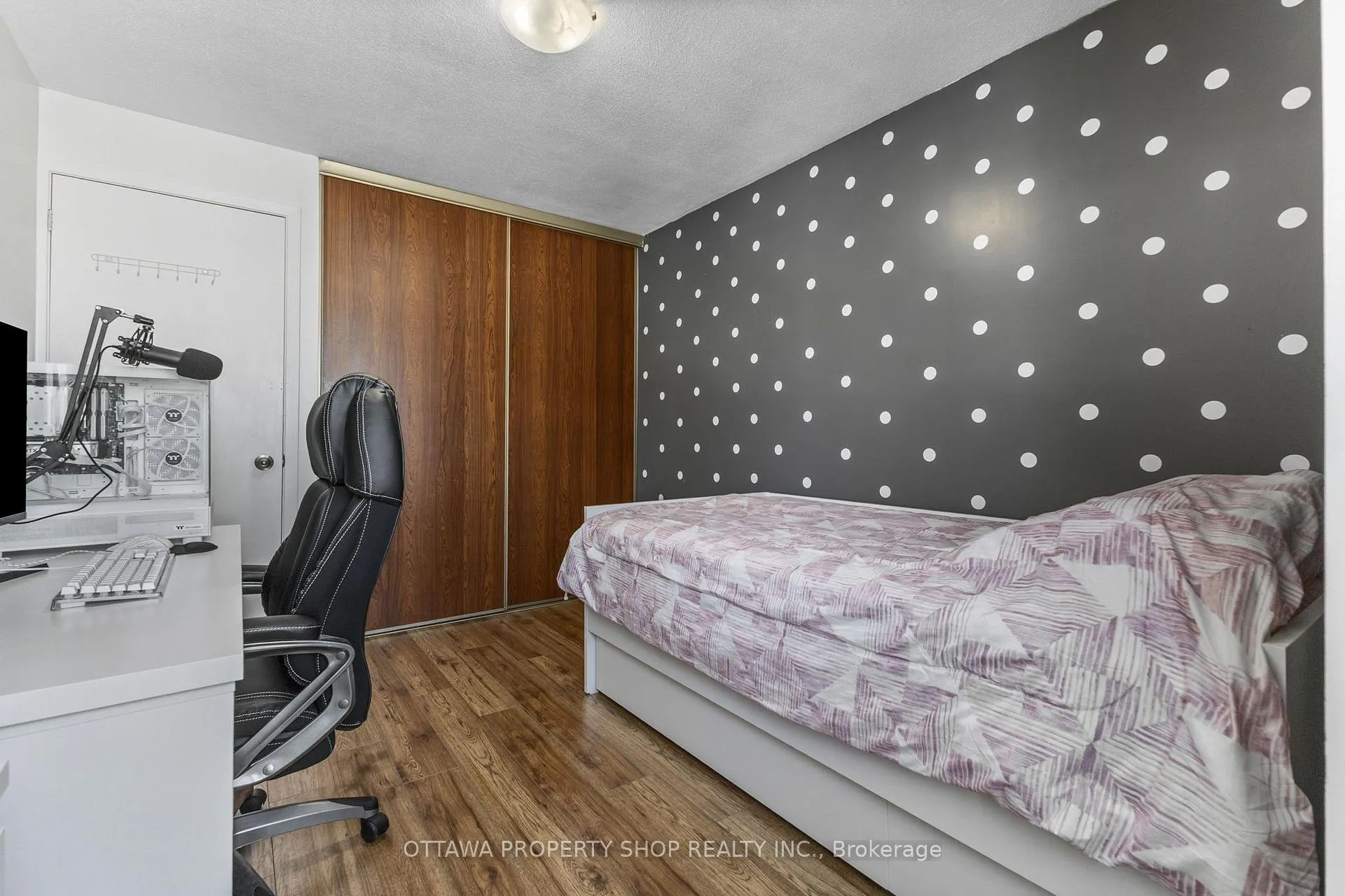 Photo 17 of Unit D, 20 Benlea Drive, Ottawa, Tanglewood — HOMEH