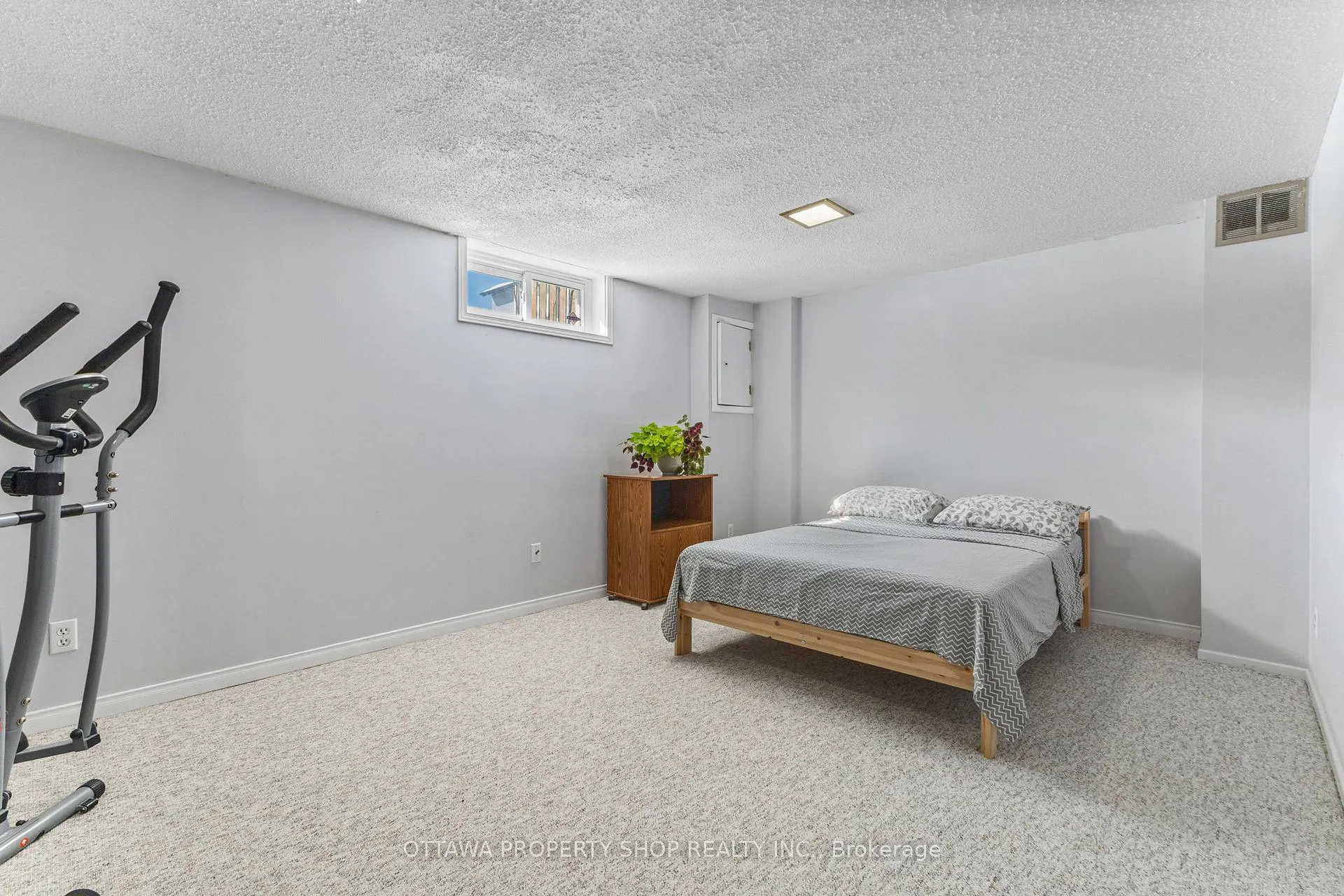 Photo 20 of Unit D, 20 Benlea Drive, Ottawa, Tanglewood — HOMEH