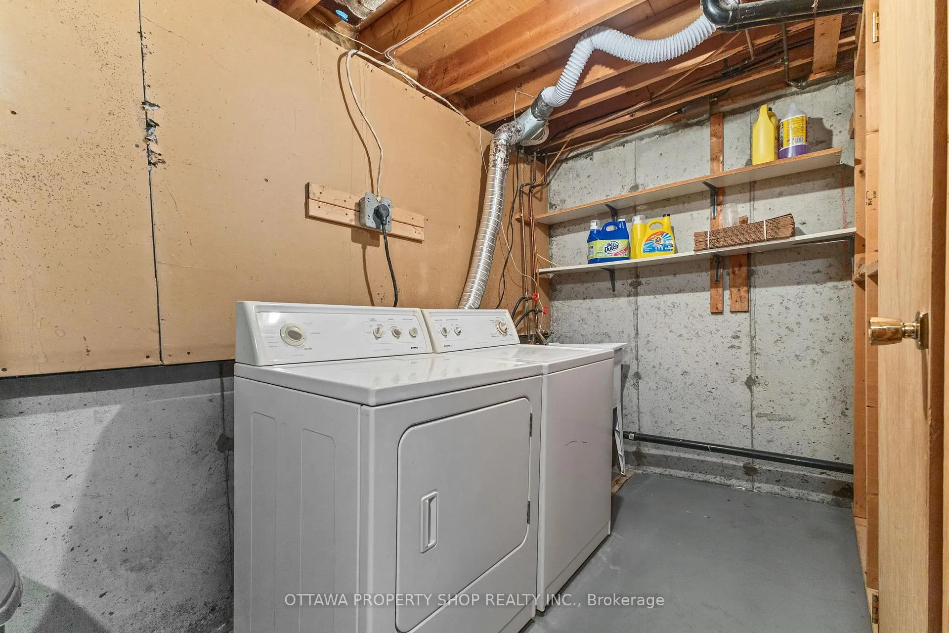 Photo 23 of Unit D, 20 Benlea Drive, Ottawa, Tanglewood — HOMEH