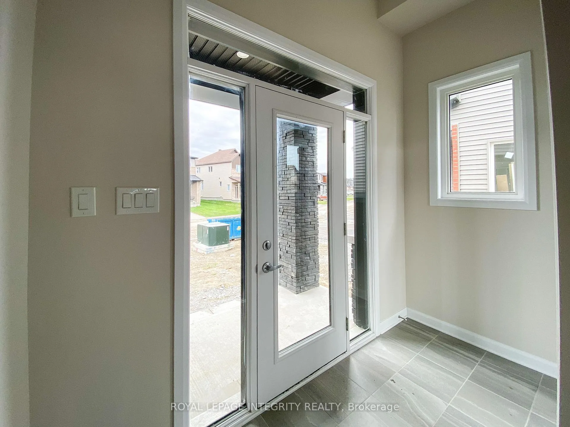 Photo 2 of 1043 Speedvale Court, Ottawa, Kanata - Kanata Lakes/Heritage Hills — HOMEH