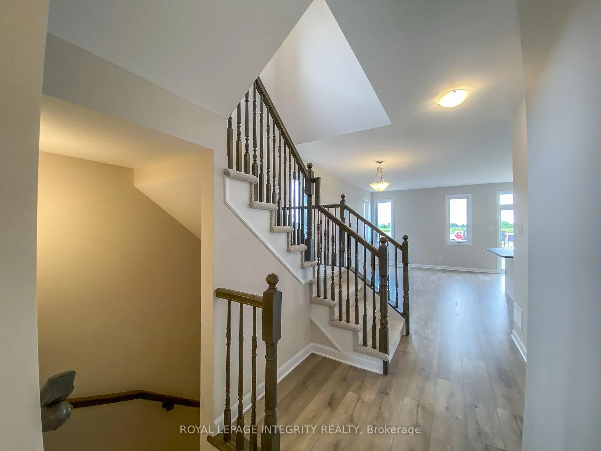 Photo 4 of 1043 Speedvale Court, Ottawa, Kanata - Kanata Lakes/Heritage Hills — HOMEH