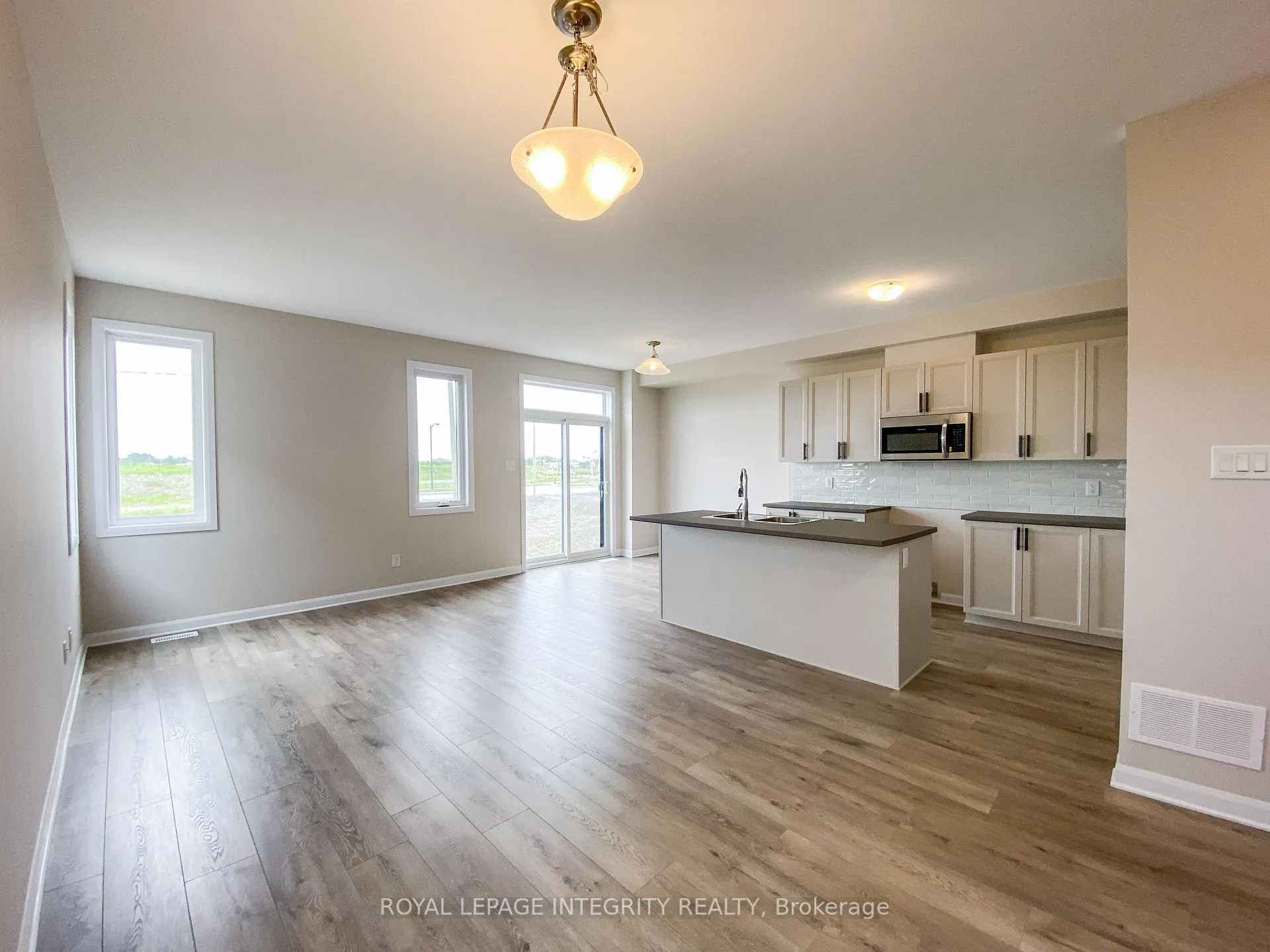 Photo 5 of 1043 Speedvale Court, Ottawa, Kanata - Kanata Lakes/Heritage Hills — HOMEH