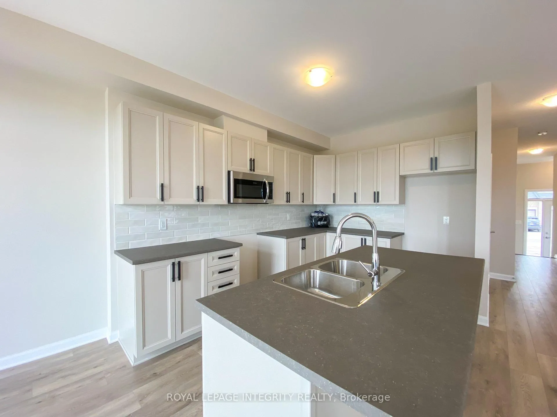 Photo 6 of 1043 Speedvale Court, Ottawa, Kanata - Kanata Lakes/Heritage Hills — HOMEH