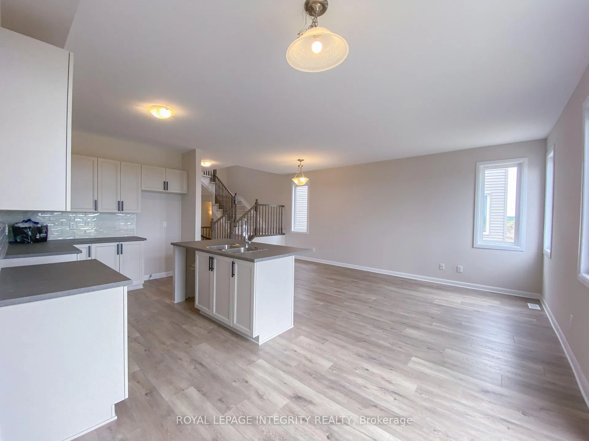 Photo 7 of 1043 Speedvale Court, Ottawa, Kanata - Kanata Lakes/Heritage Hills — HOMEH