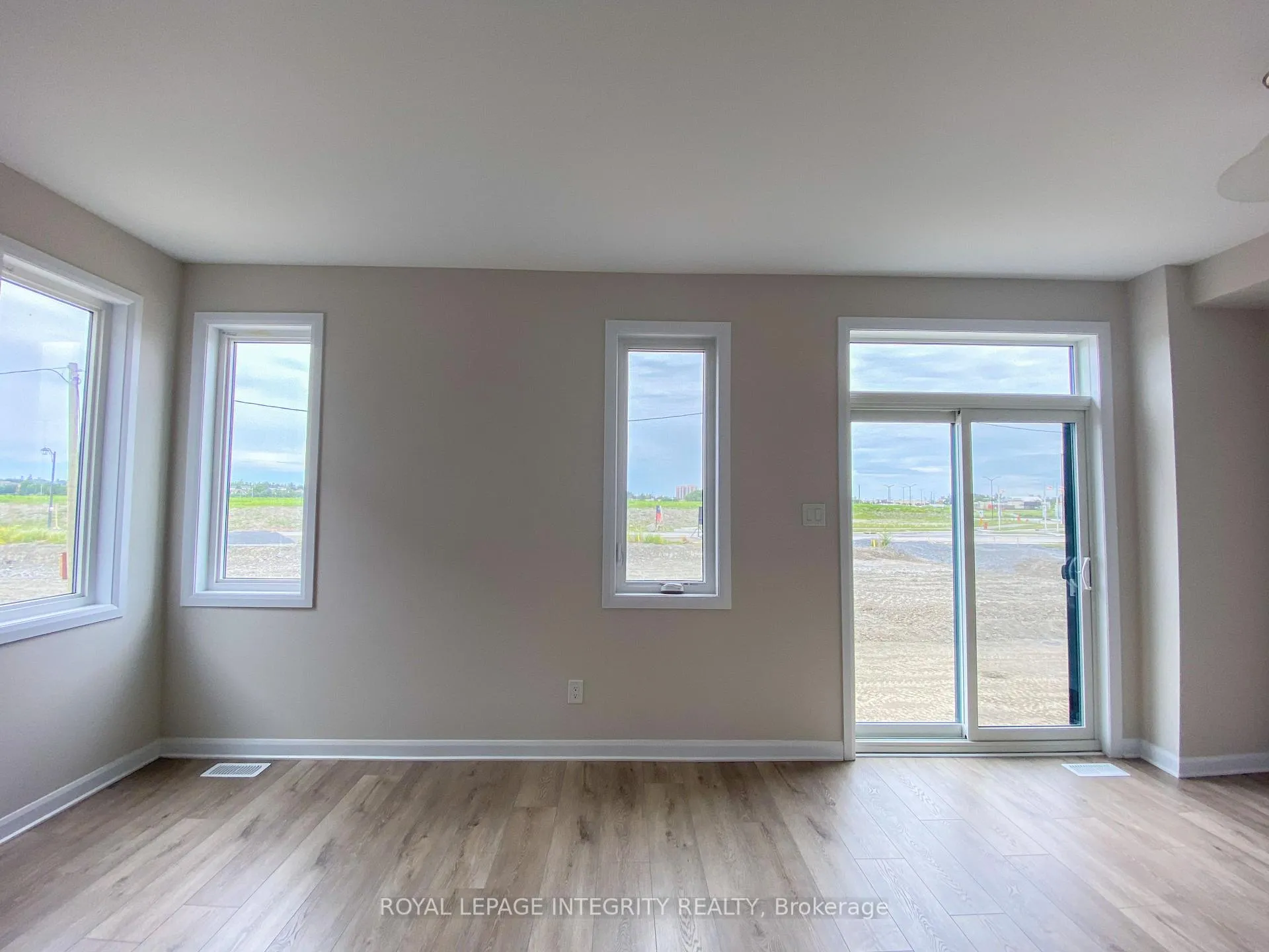 Photo 9 of 1043 Speedvale Court, Ottawa, Kanata - Kanata Lakes/Heritage Hills — HOMEH