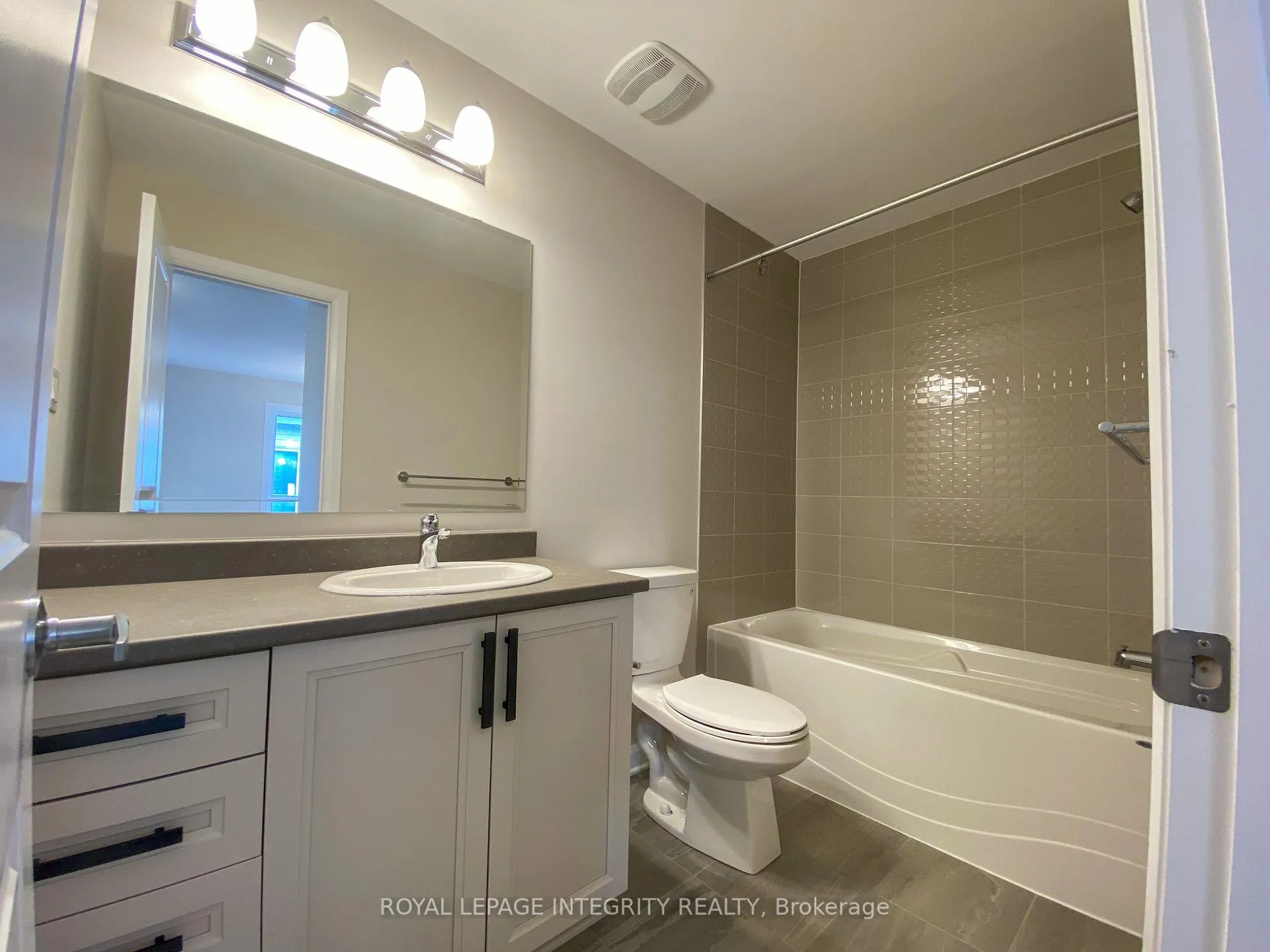 Photo 16 of 1043 Speedvale Court, Ottawa, Kanata - Kanata Lakes/Heritage Hills — HOMEH