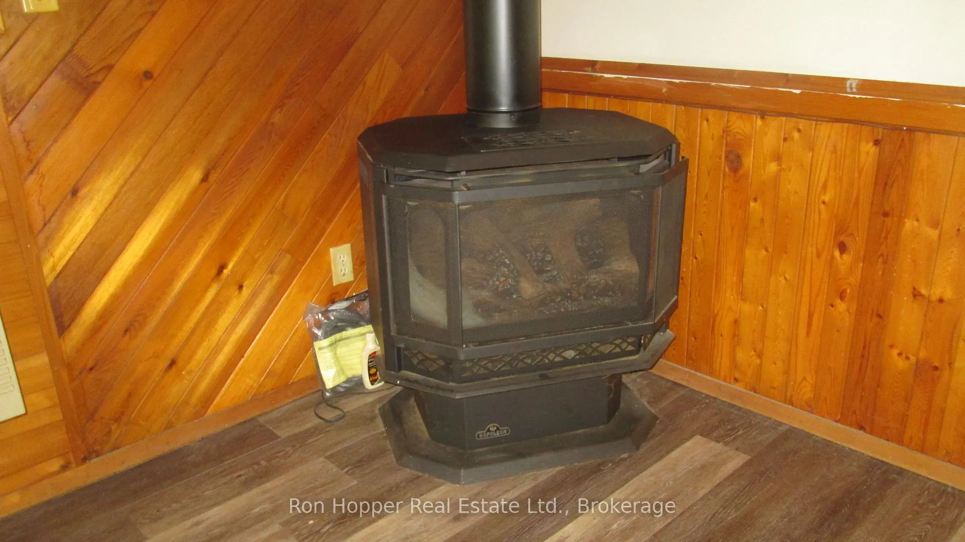 Photo 16 of 140 Sunset Beach Road, Meaford — HOMEH
