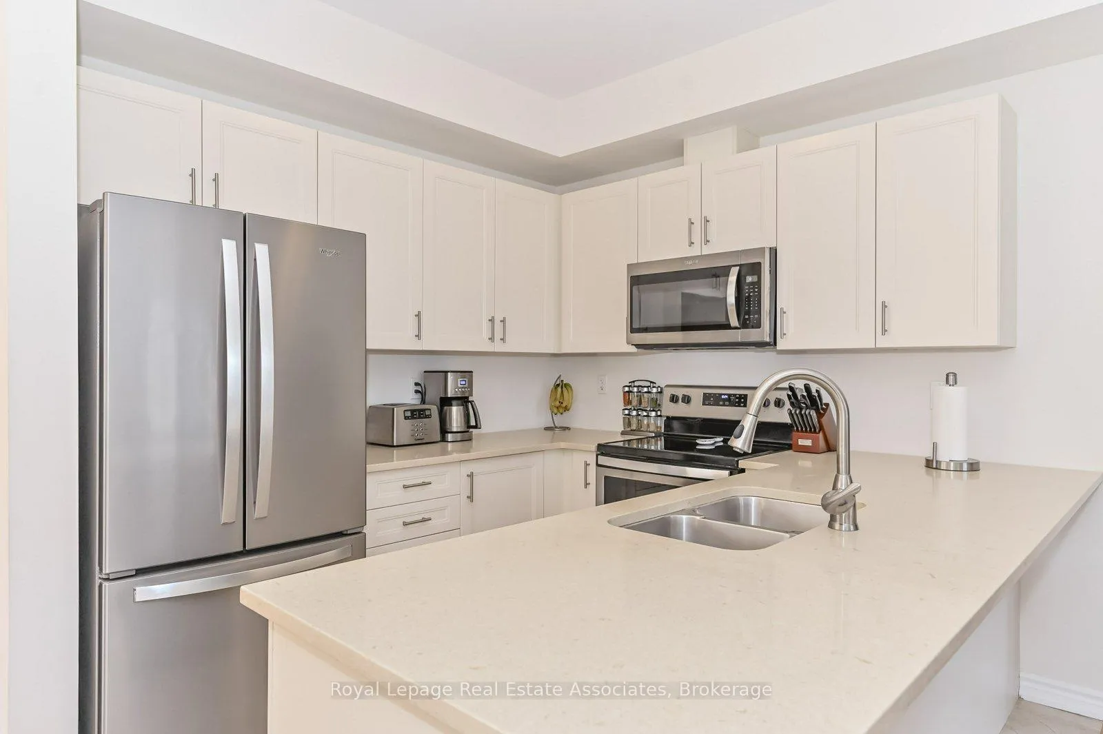 Photo 5 of Unit 26, 88 Decorso Drive, Guelph, Kortright East — HOMEH