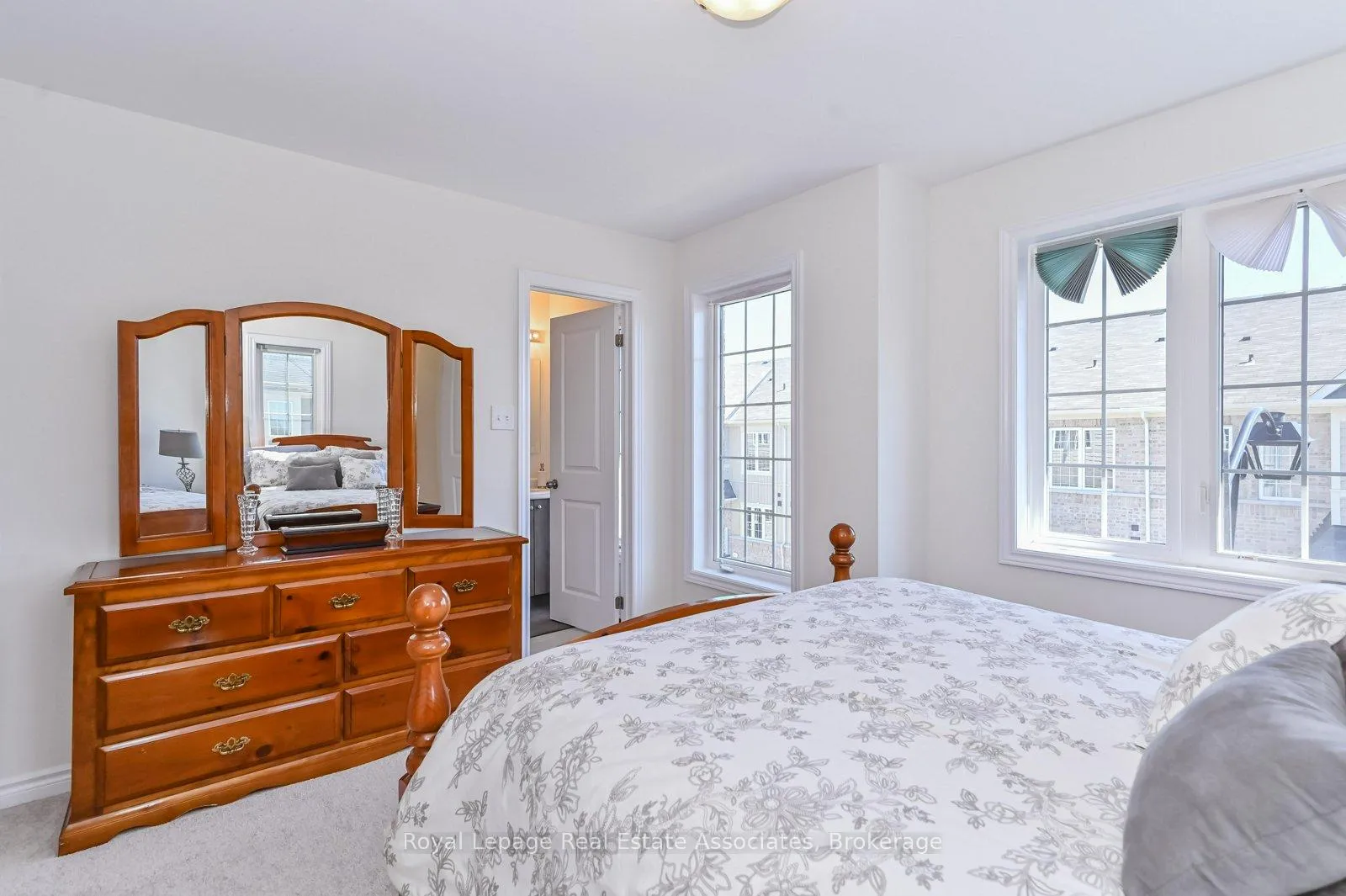 Photo 7 of Unit 26, 88 Decorso Drive, Guelph, Kortright East — HOMEH