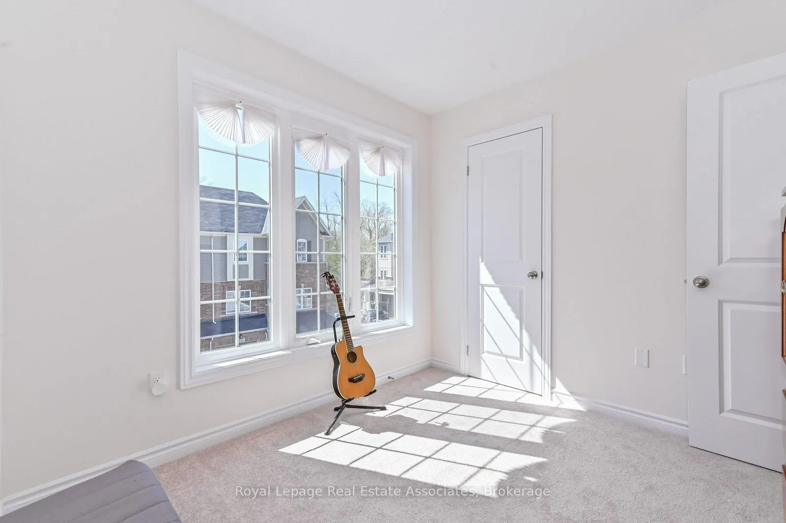 Photo 9 of Unit 26, 88 Decorso Drive, Guelph, Kortright East — HOMEH