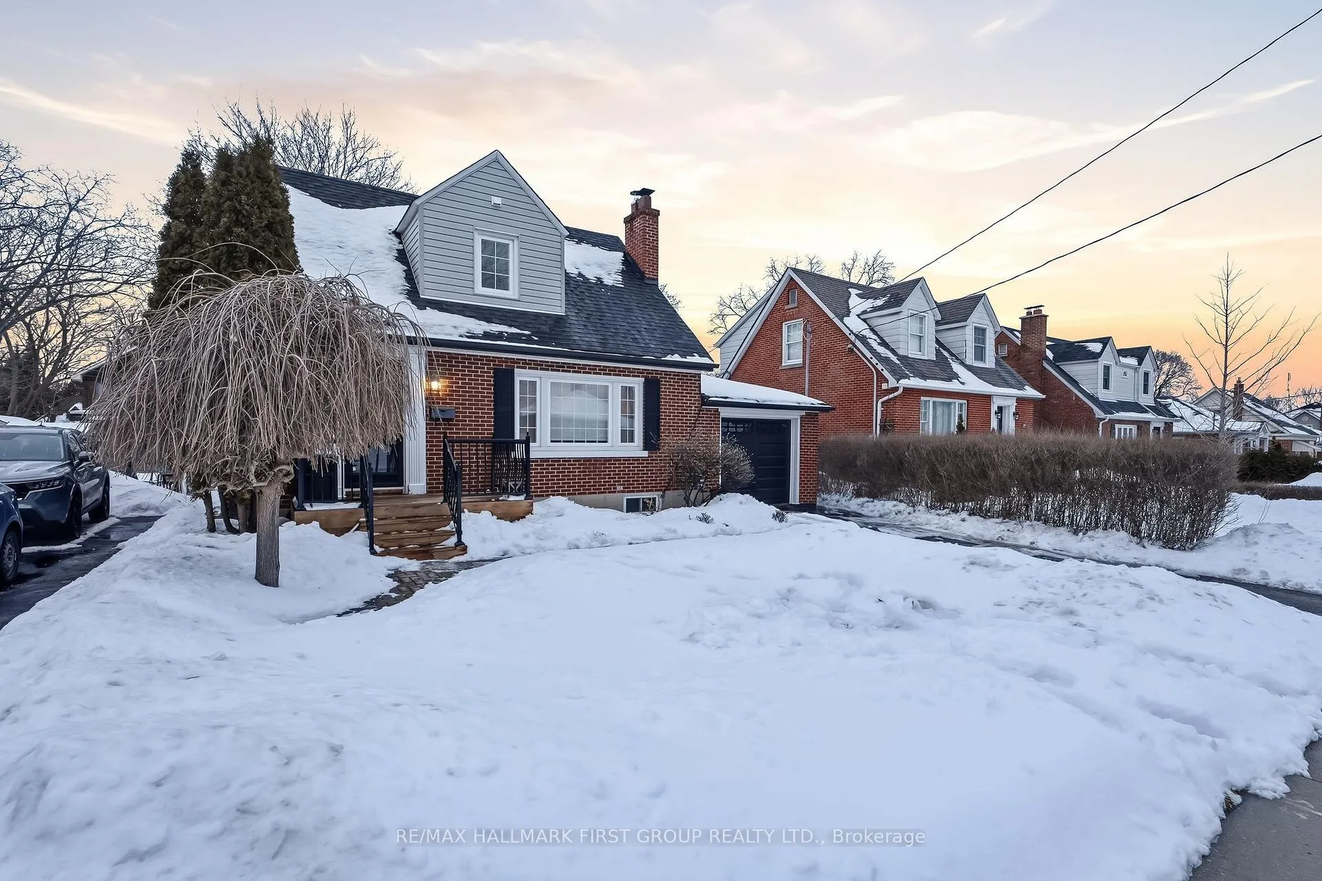 Photo 3 of 98 Sutherland Avenue, Oshawa, O'Neill — HOMEH