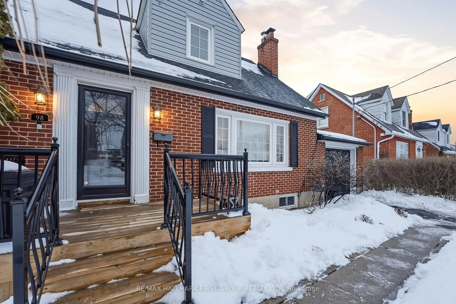 Photo 4 of 98 Sutherland Avenue, Oshawa, O'Neill — HOMEH