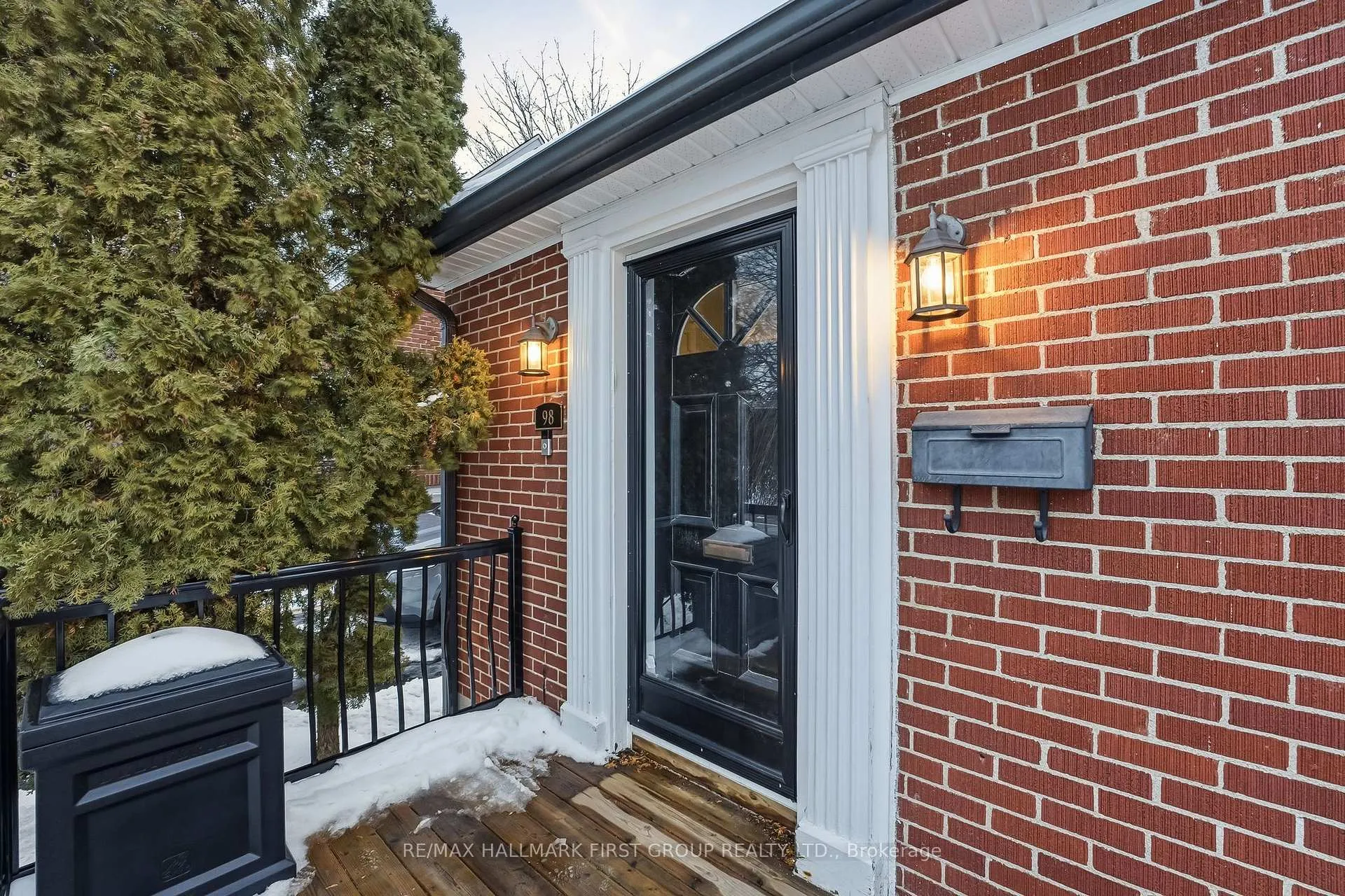 Photo 5 of 98 Sutherland Avenue, Oshawa, O'Neill — HOMEH