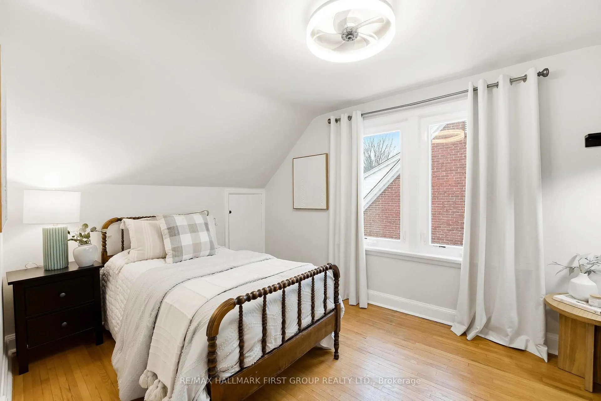 Photo 27 of 98 Sutherland Avenue, Oshawa, O'Neill — HOMEH