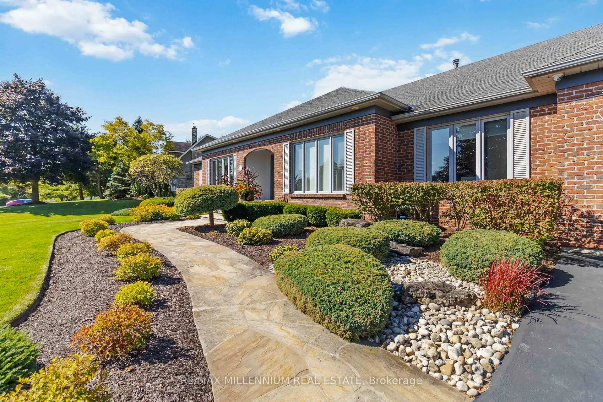 Photo 3 of 112 Cobblestone Place, Guelph/Eramosa, Rockwood — HOMEH