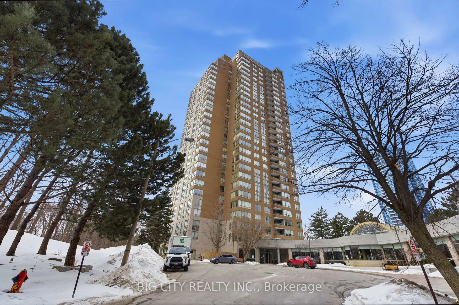 Front of Unit 1006, 215 Wynford Drive
