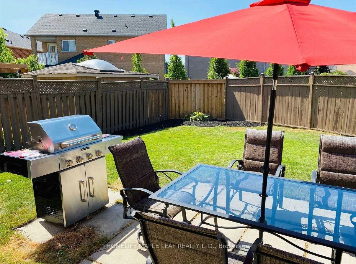 Photo 15 of 92 Edenbrook Hill Drive, Brampton, Fletcher's Meadow — HOMEH