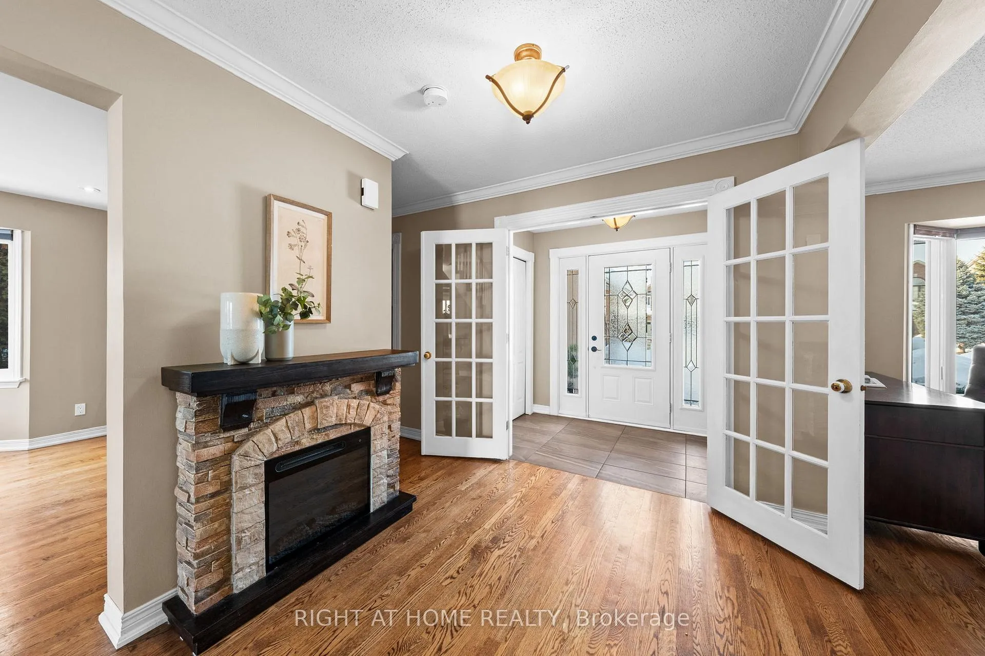 Photo 5 of 21 Slade Crescent, Ottawa, Kanata - Kanata Lakes/Heritage Hills — HOMEH