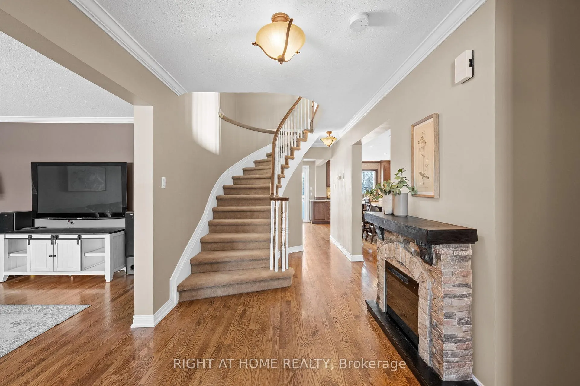 Photo 6 of 21 Slade Crescent, Ottawa, Kanata - Kanata Lakes/Heritage Hills — HOMEH