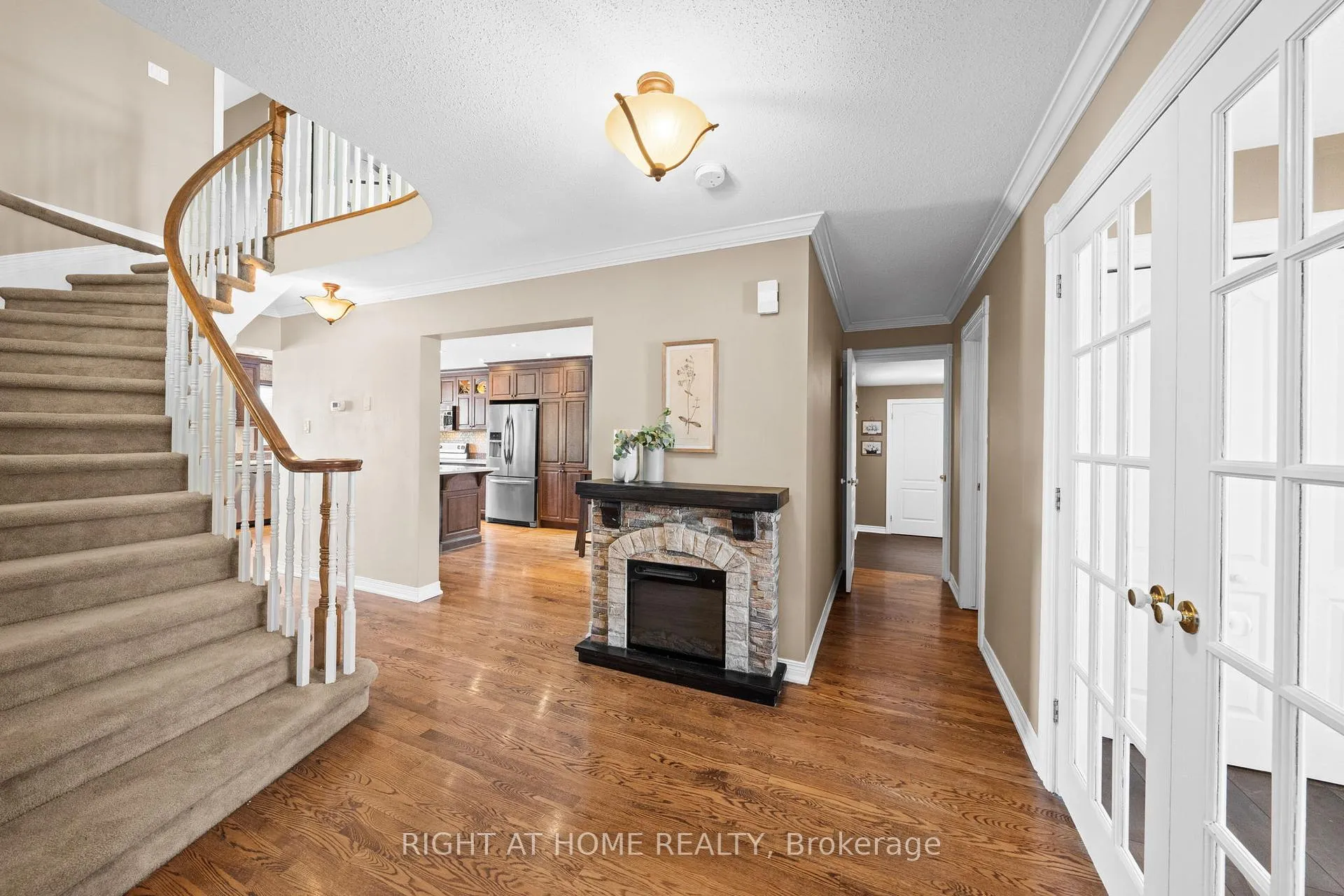 Photo 8 of 21 Slade Crescent, Ottawa, Kanata - Kanata Lakes/Heritage Hills — HOMEH