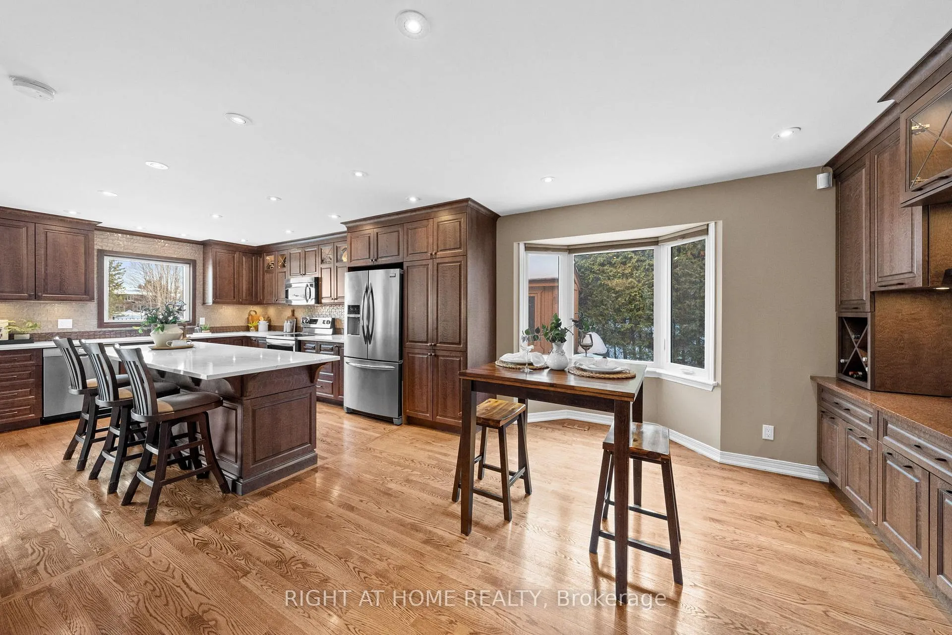 Photo 9 of 21 Slade Crescent, Ottawa, Kanata - Kanata Lakes/Heritage Hills — HOMEH