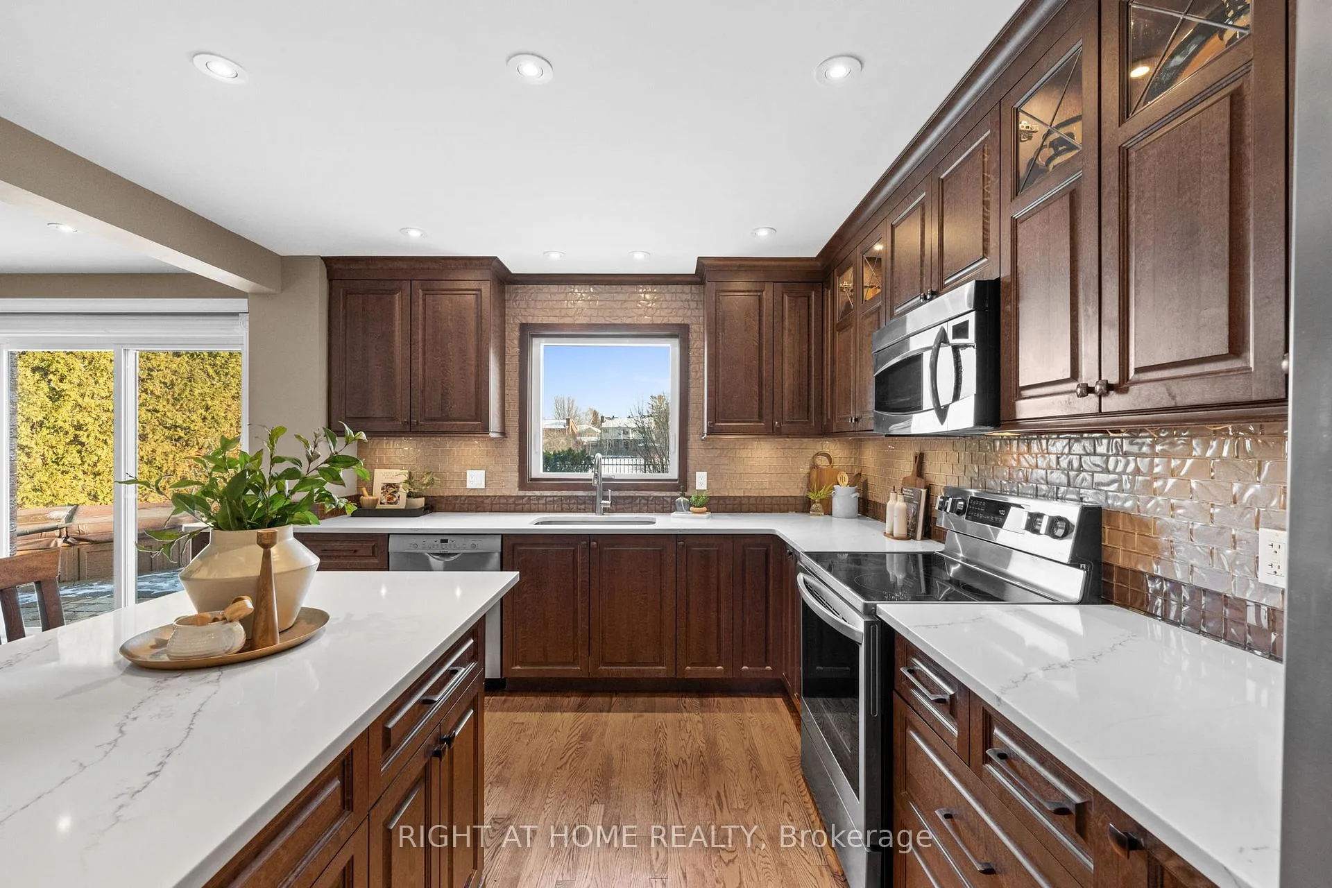 Photo 12 of 21 Slade Crescent, Ottawa, Kanata - Kanata Lakes/Heritage Hills — HOMEH