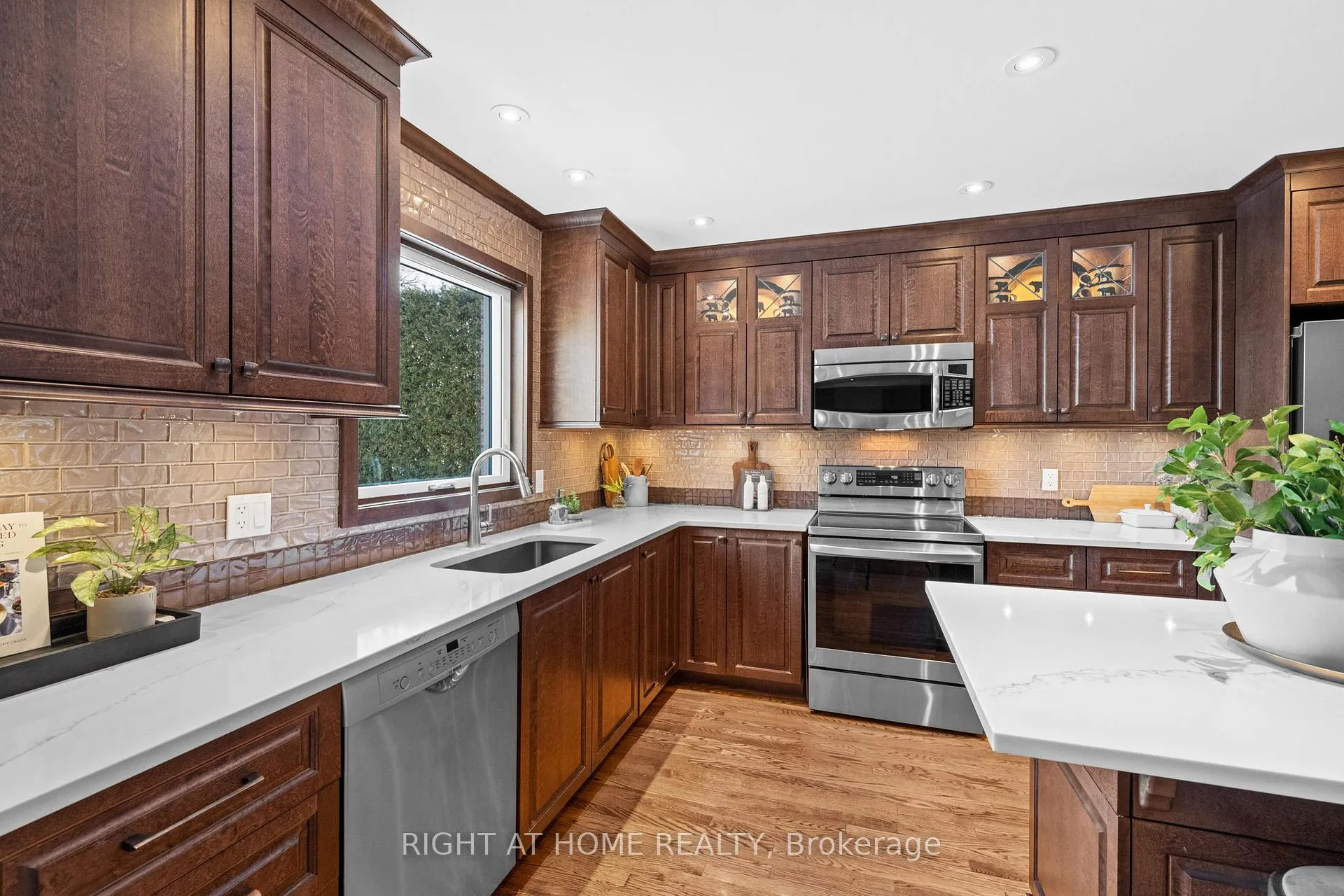 Photo 15 of 21 Slade Crescent, Ottawa, Kanata - Kanata Lakes/Heritage Hills — HOMEH