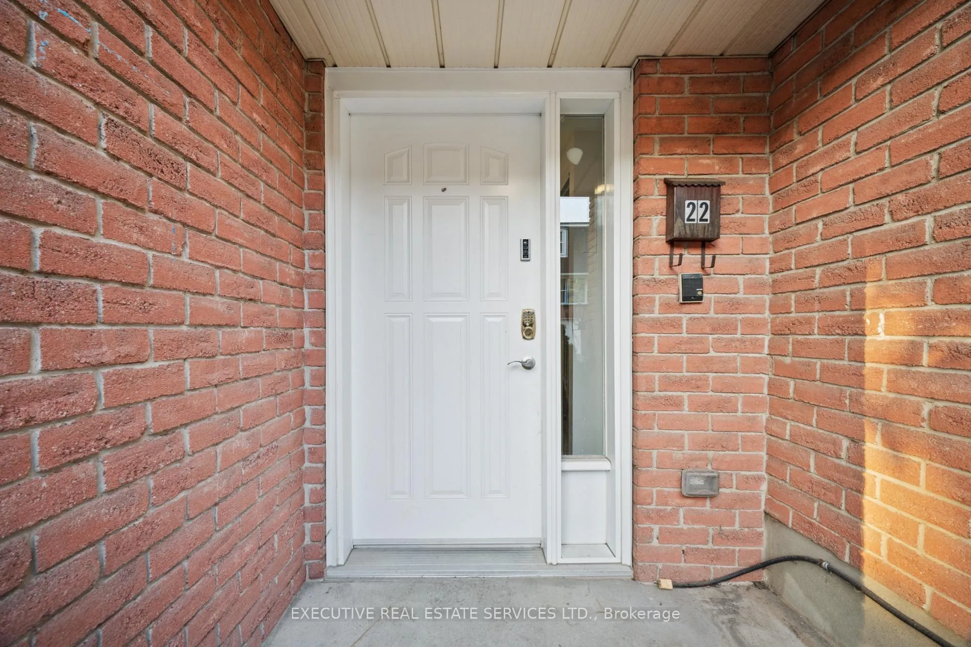 Photo 5 of Unit 22, 100 Bluevale Street N, Waterloo — HOMEH