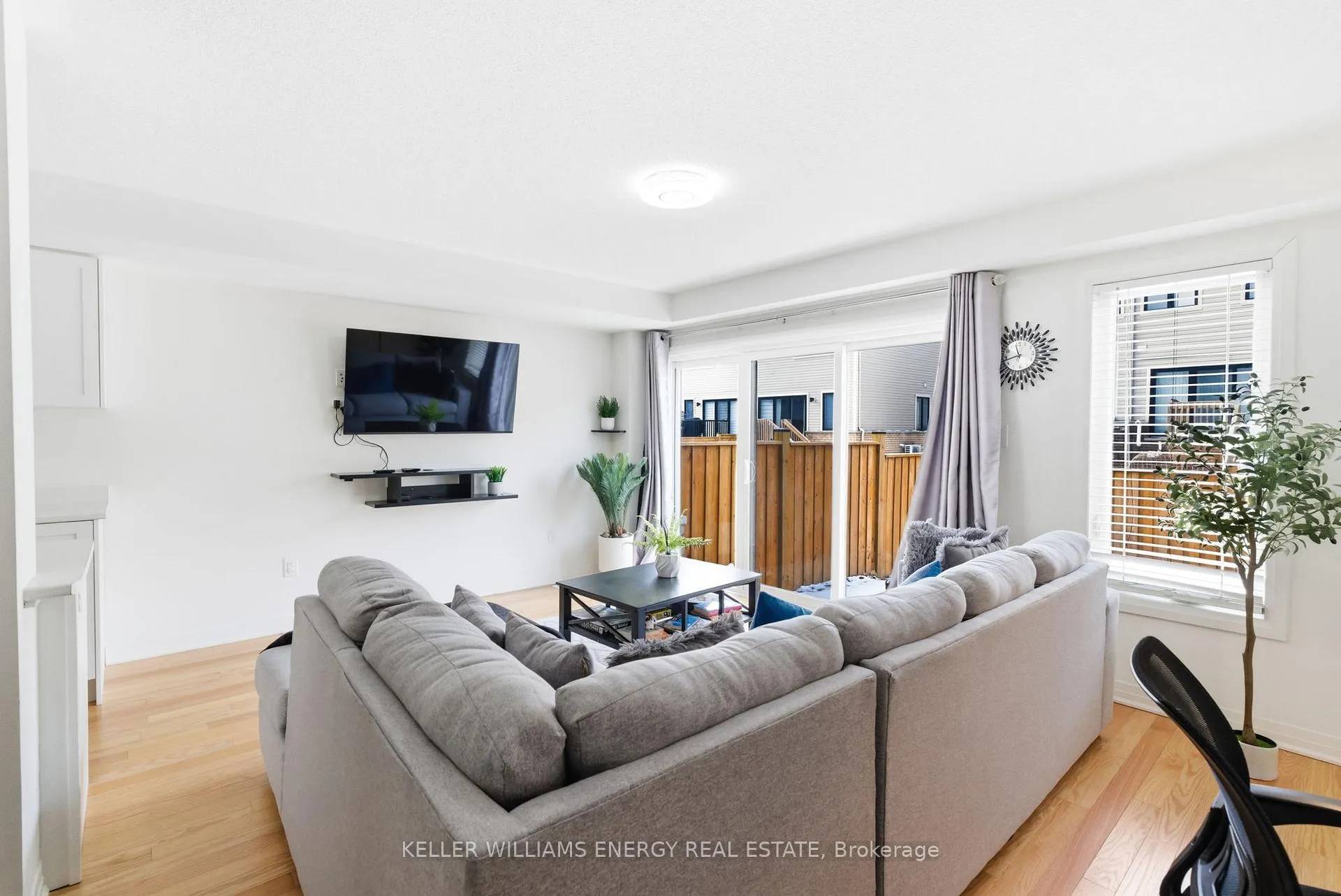 Photo 7 of 133 Sailors Landing, Clarington, Bowmanville — HOMEH