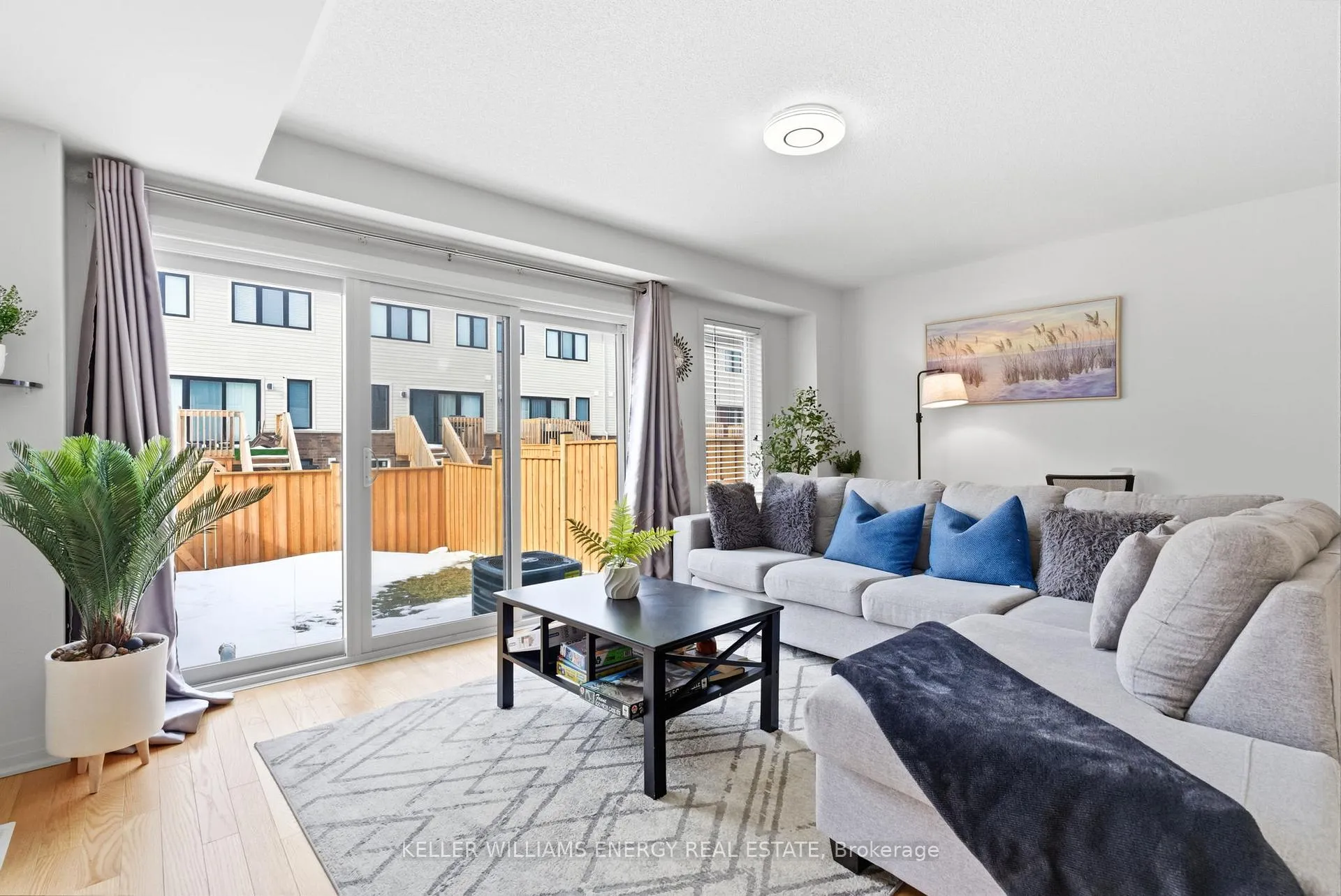 Photo 10 of 133 Sailors Landing, Clarington, Bowmanville — HOMEH