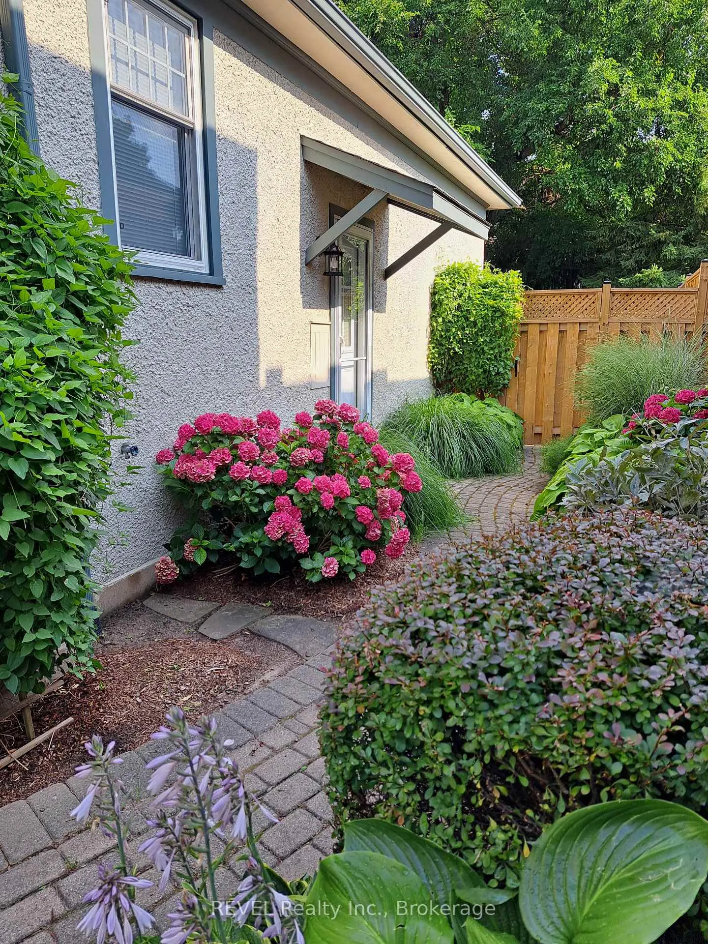 Photo 44 of 14 Junkin Street, St. Catharines, Downtown — HOMEH