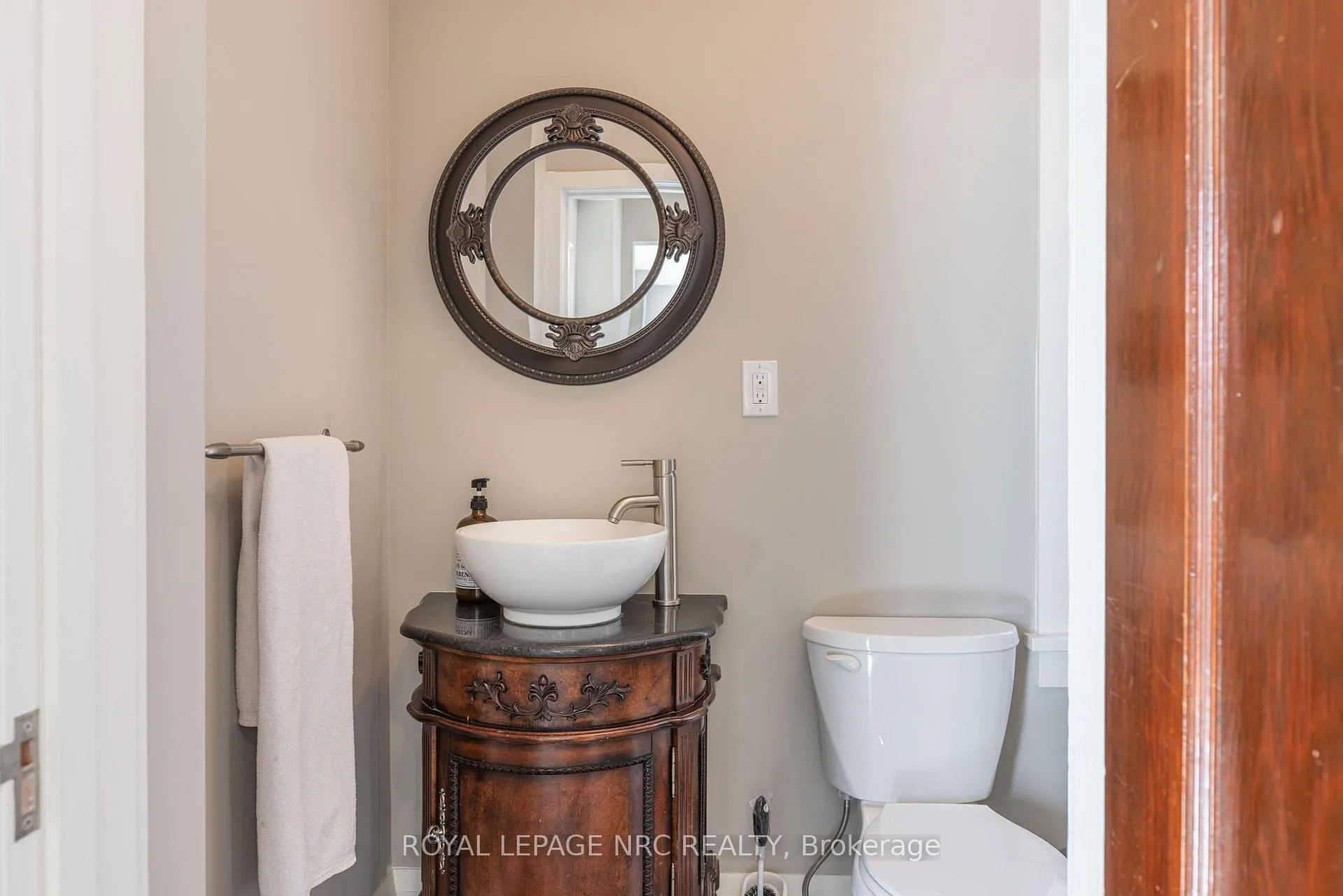 Photo 10 of 49 Welland Street S, Thorold, Thorold Downtown — HOMEH