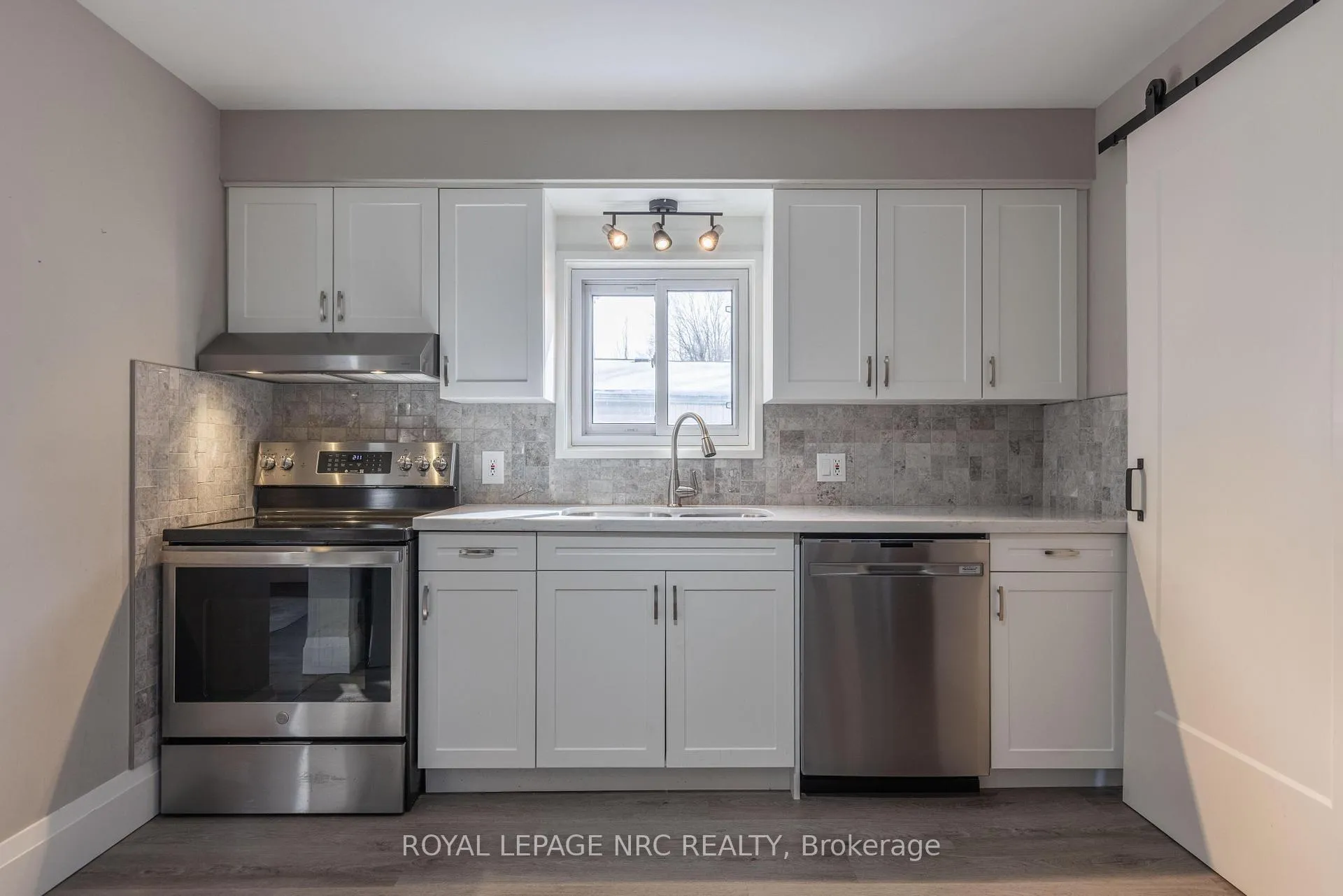 Photo 15 of 49 Welland Street S, Thorold, Thorold Downtown — HOMEH