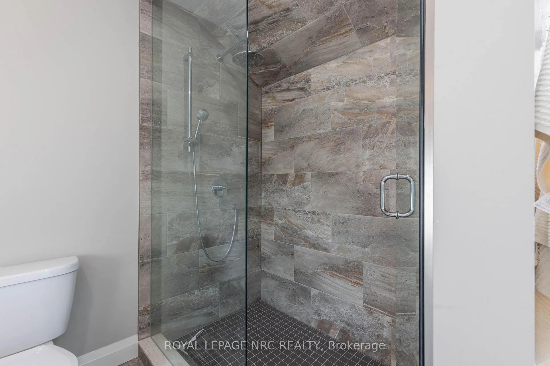 Photo 23 of 49 Welland Street S, Thorold, Thorold Downtown — HOMEH