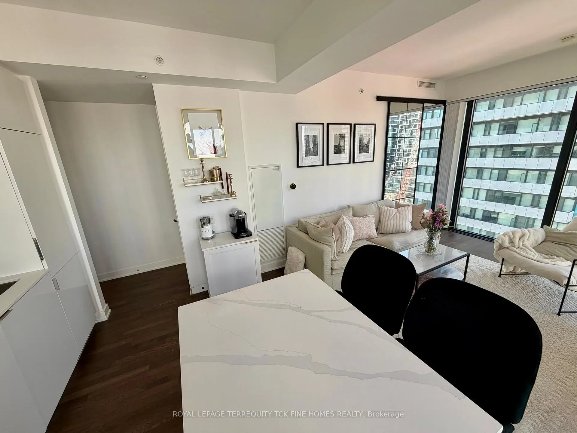 Photo 4 of Unit 1803, 185 Roehampton Avenue, Toronto, Mount Pleasant West — HOMEH