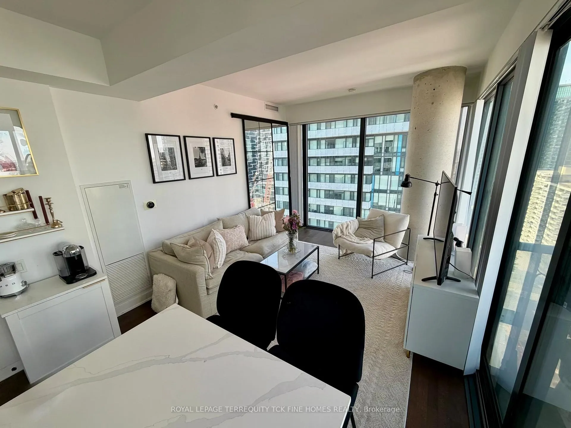 Photo 5 of Unit 1803, 185 Roehampton Avenue, Toronto, Mount Pleasant West — HOMEH