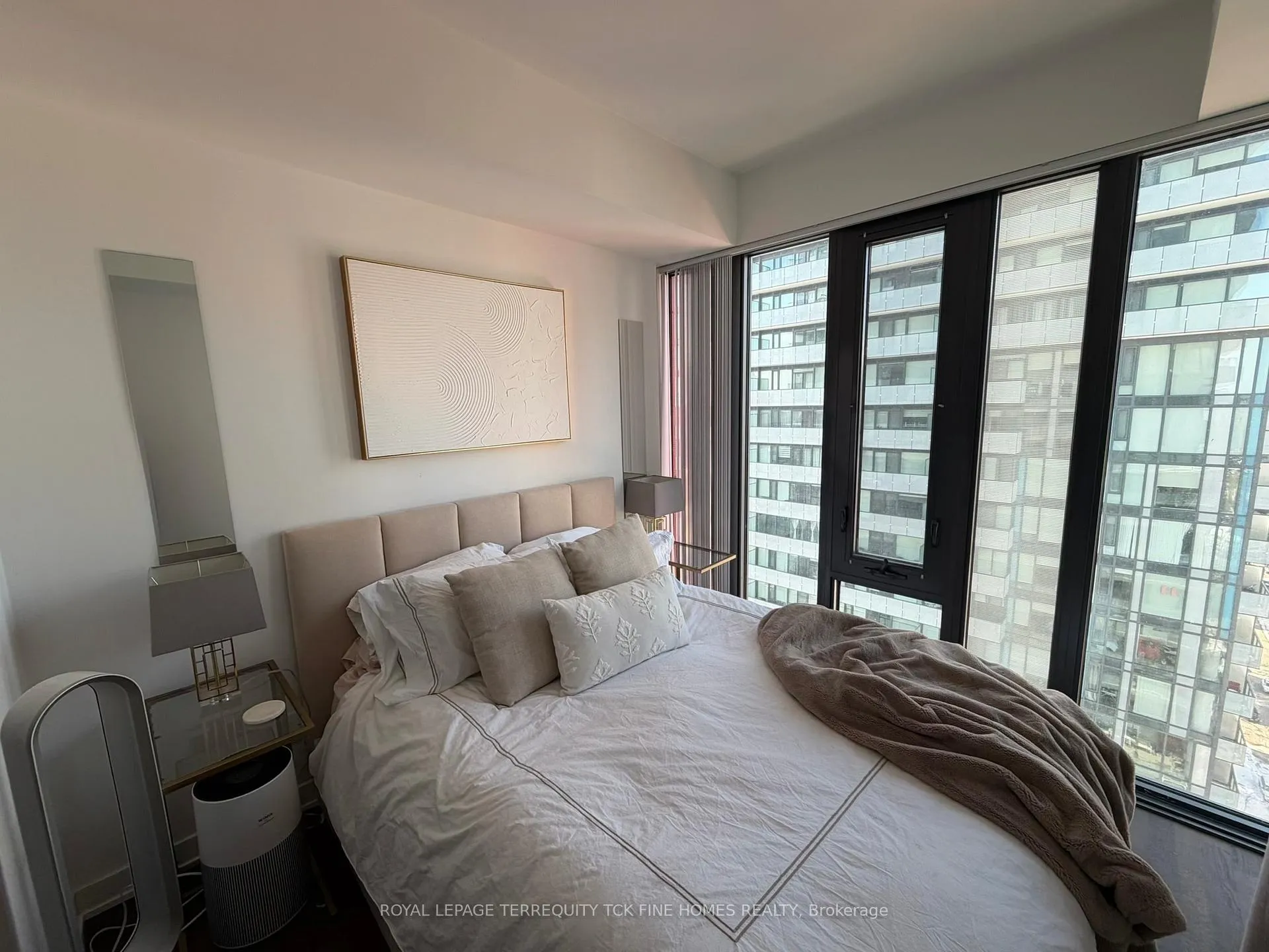Photo 10 of Unit 1803, 185 Roehampton Avenue, Toronto, Mount Pleasant West — HOMEH