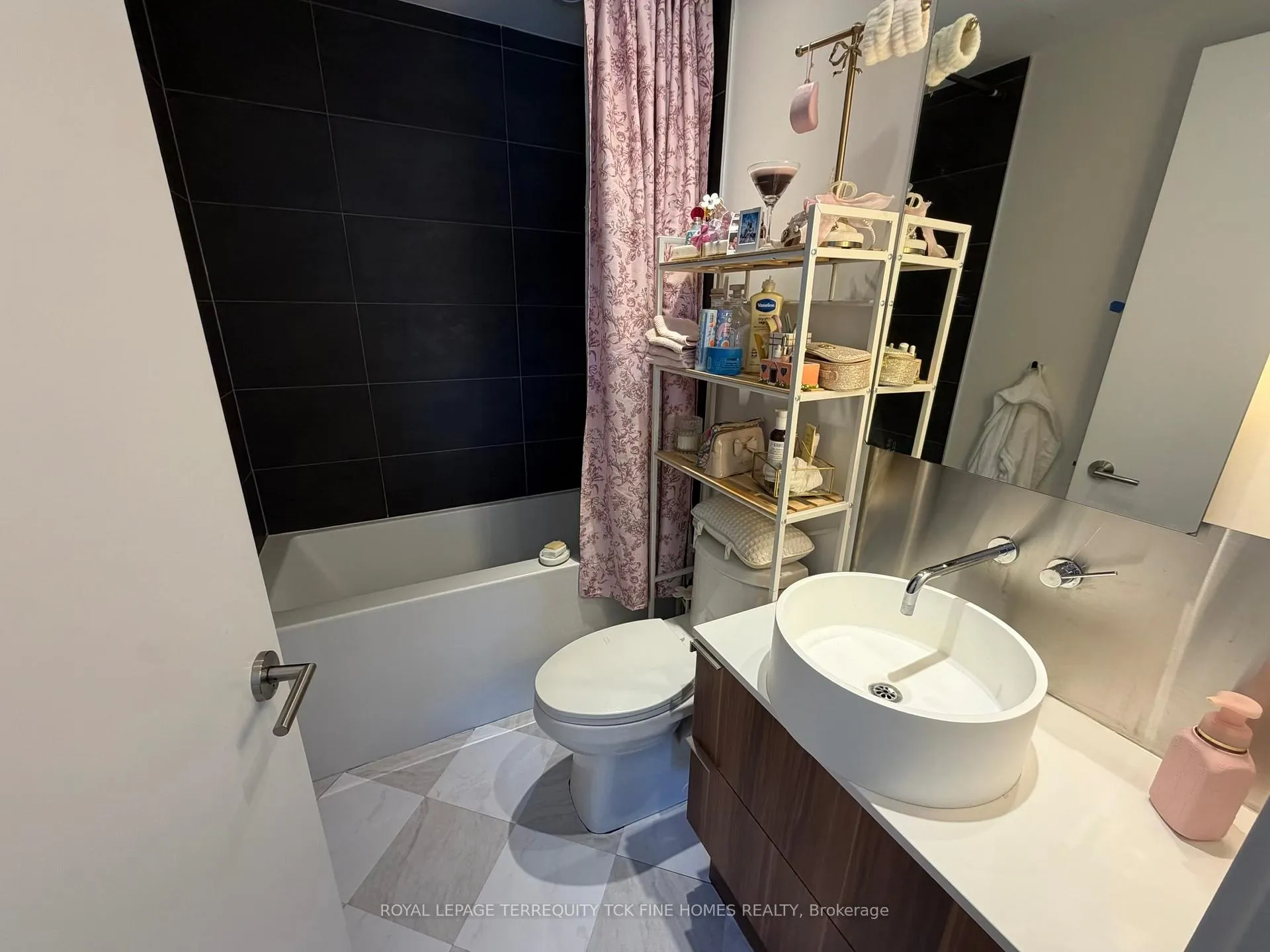 Photo 11 of Unit 1803, 185 Roehampton Avenue, Toronto, Mount Pleasant West — HOMEH