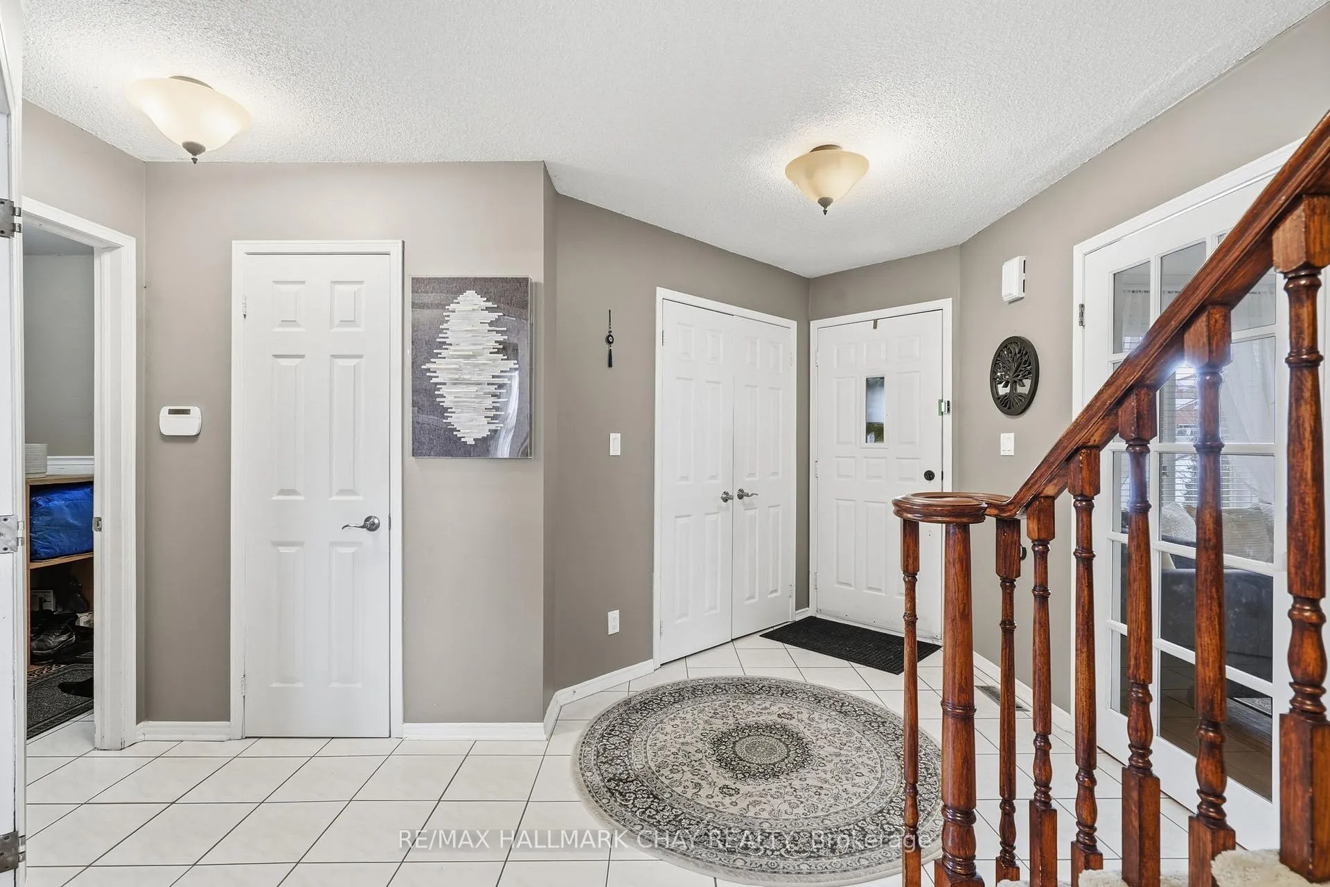 Photo 4 of 9 Grasett Crescent, Barrie, West Bayfield — HOMEH