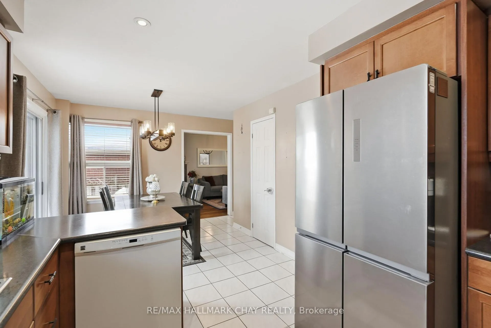 Photo 12 of 9 Grasett Crescent, Barrie, West Bayfield — HOMEH