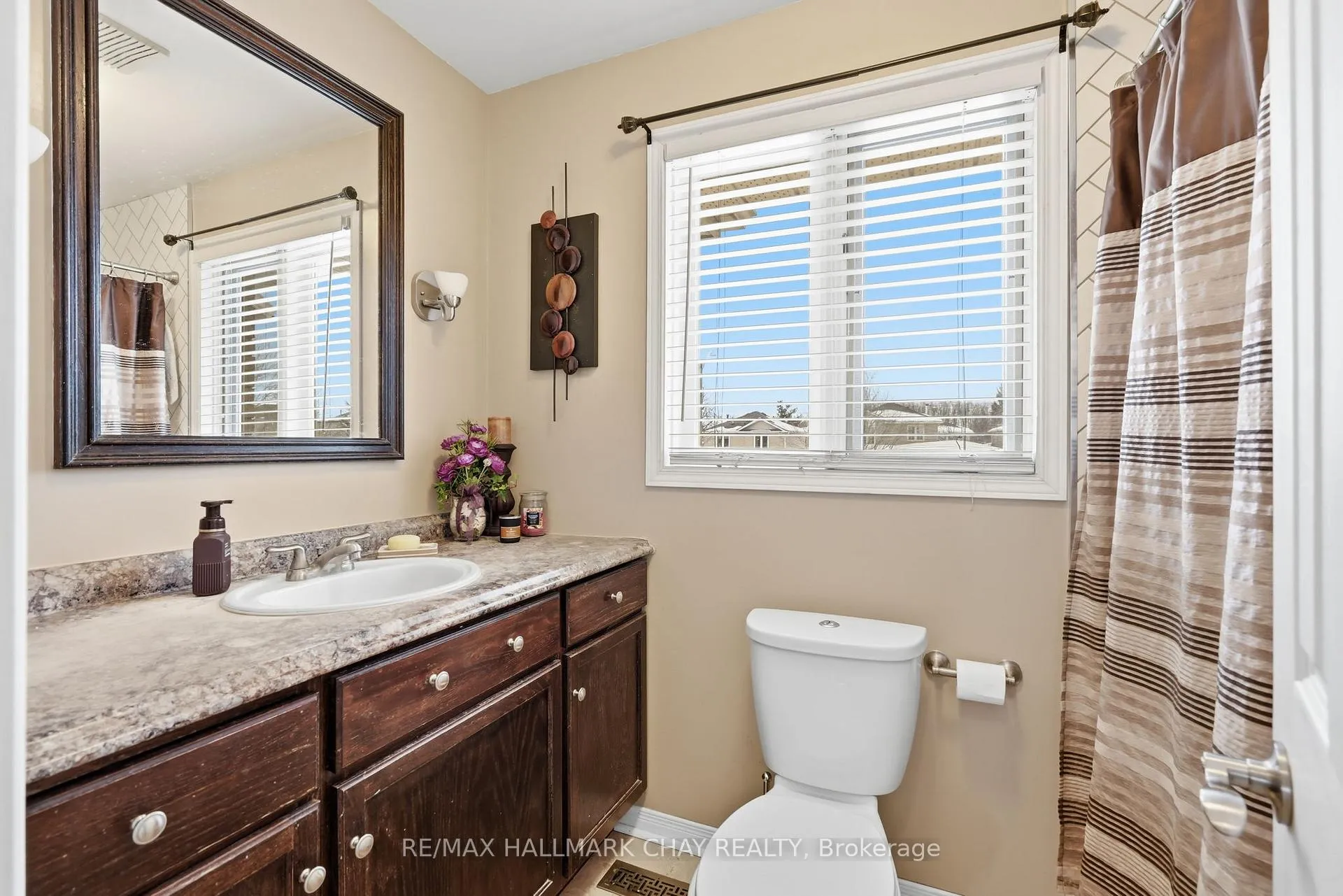 Photo 24 of 9 Grasett Crescent, Barrie, West Bayfield — HOMEH