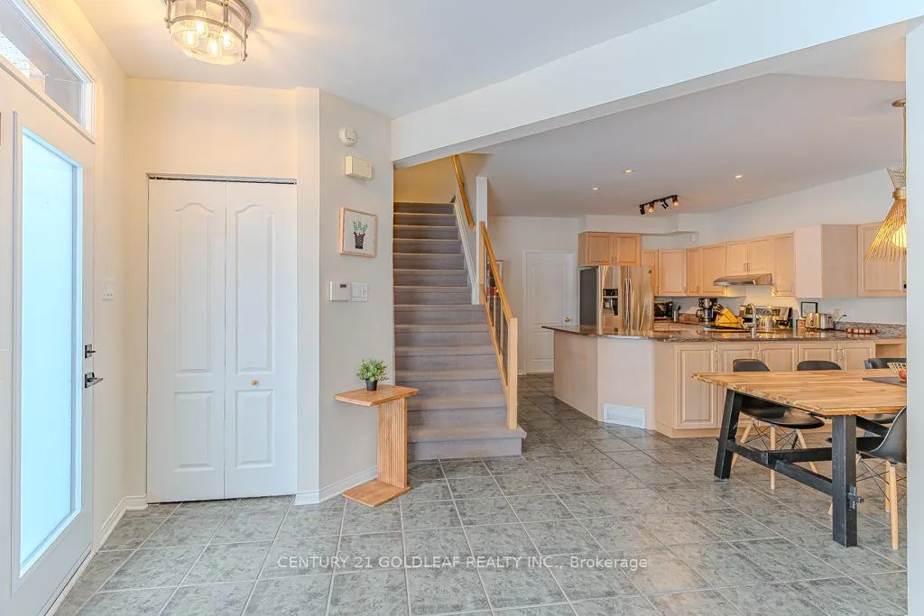 Photo 3 of 1075 North River Road, Ottawa, Overbrook — HOMEH