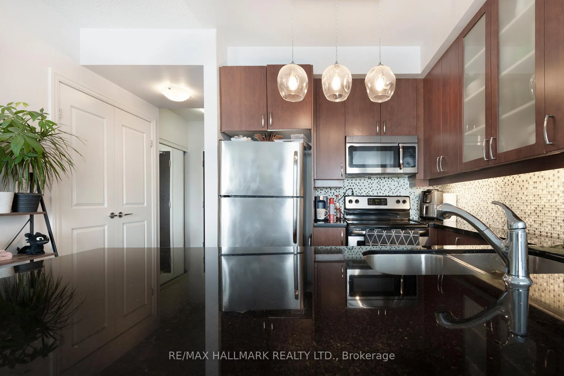 Photo 7 of Unit 803, 131 Upper Duke Crescent, Markham, Unionville — HOMEH