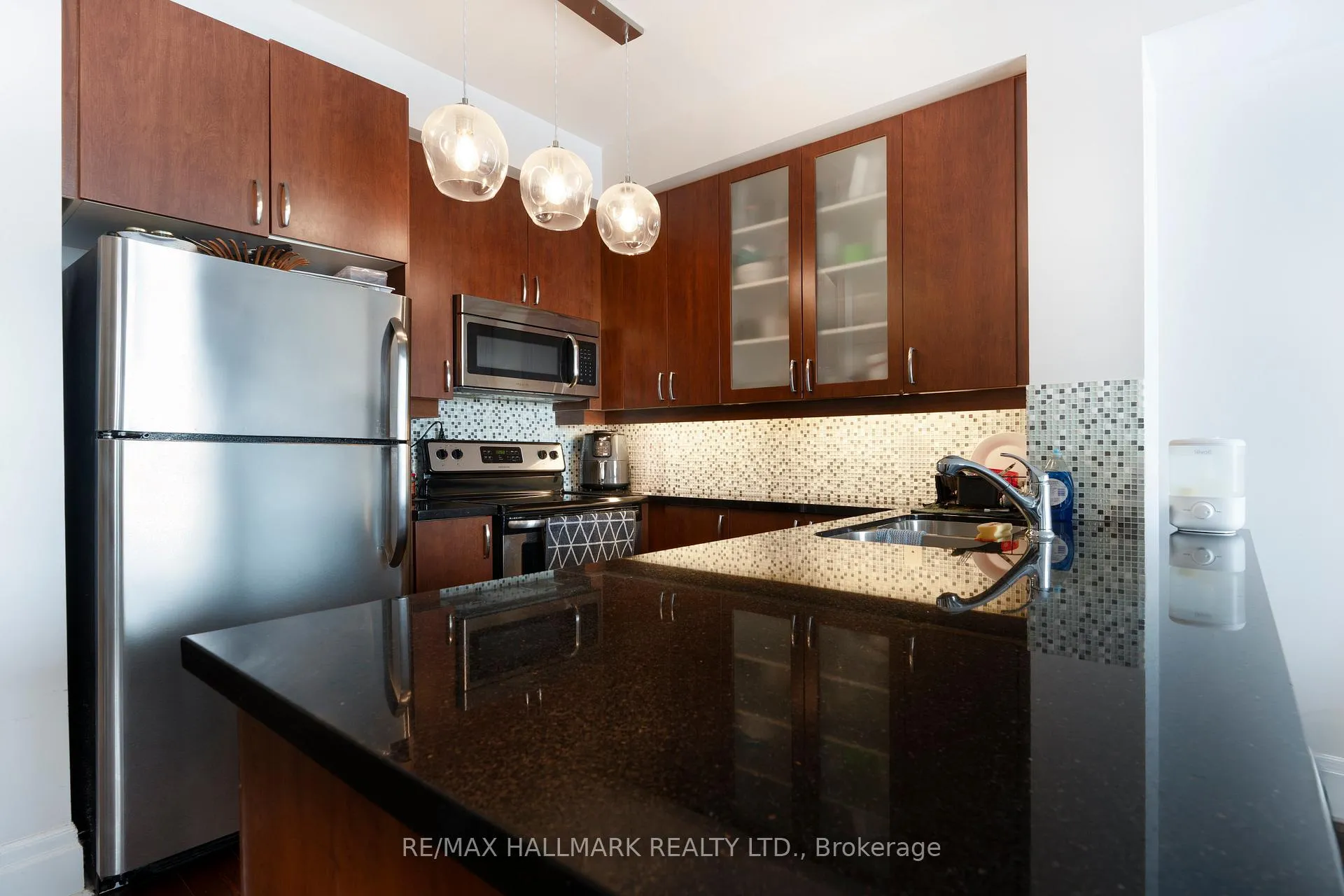 Photo 8 of Unit 803, 131 Upper Duke Crescent, Markham, Unionville — HOMEH